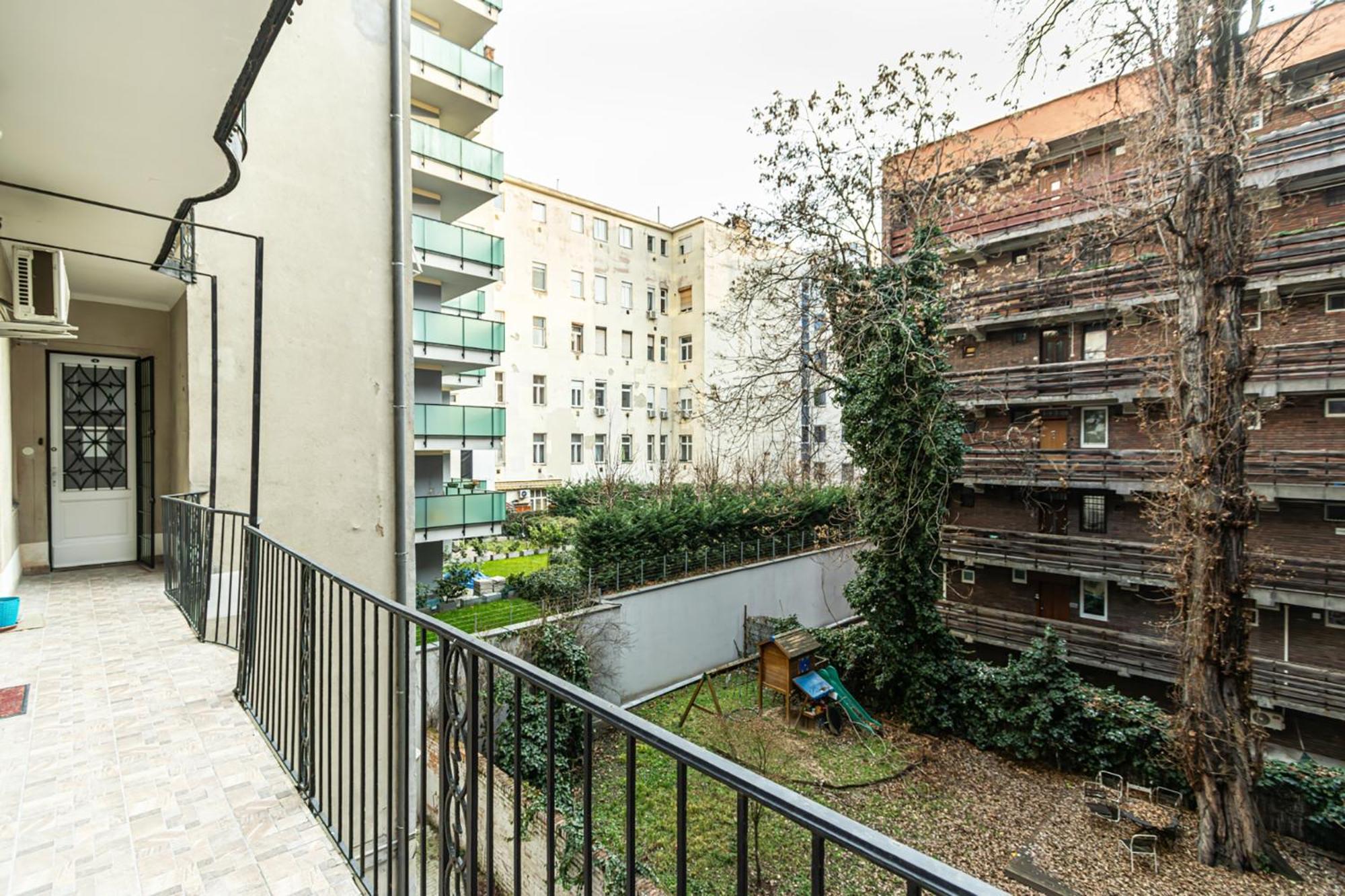 80 Sqm, 3 Bedrooms, 2 Bathrooms, New Appartamento Budapest