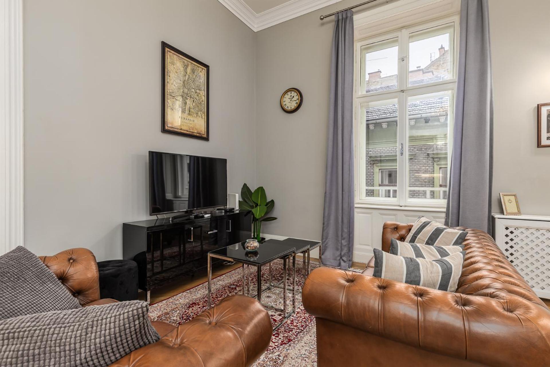 Spacious Victorian By Grand Boulevard * Budapest