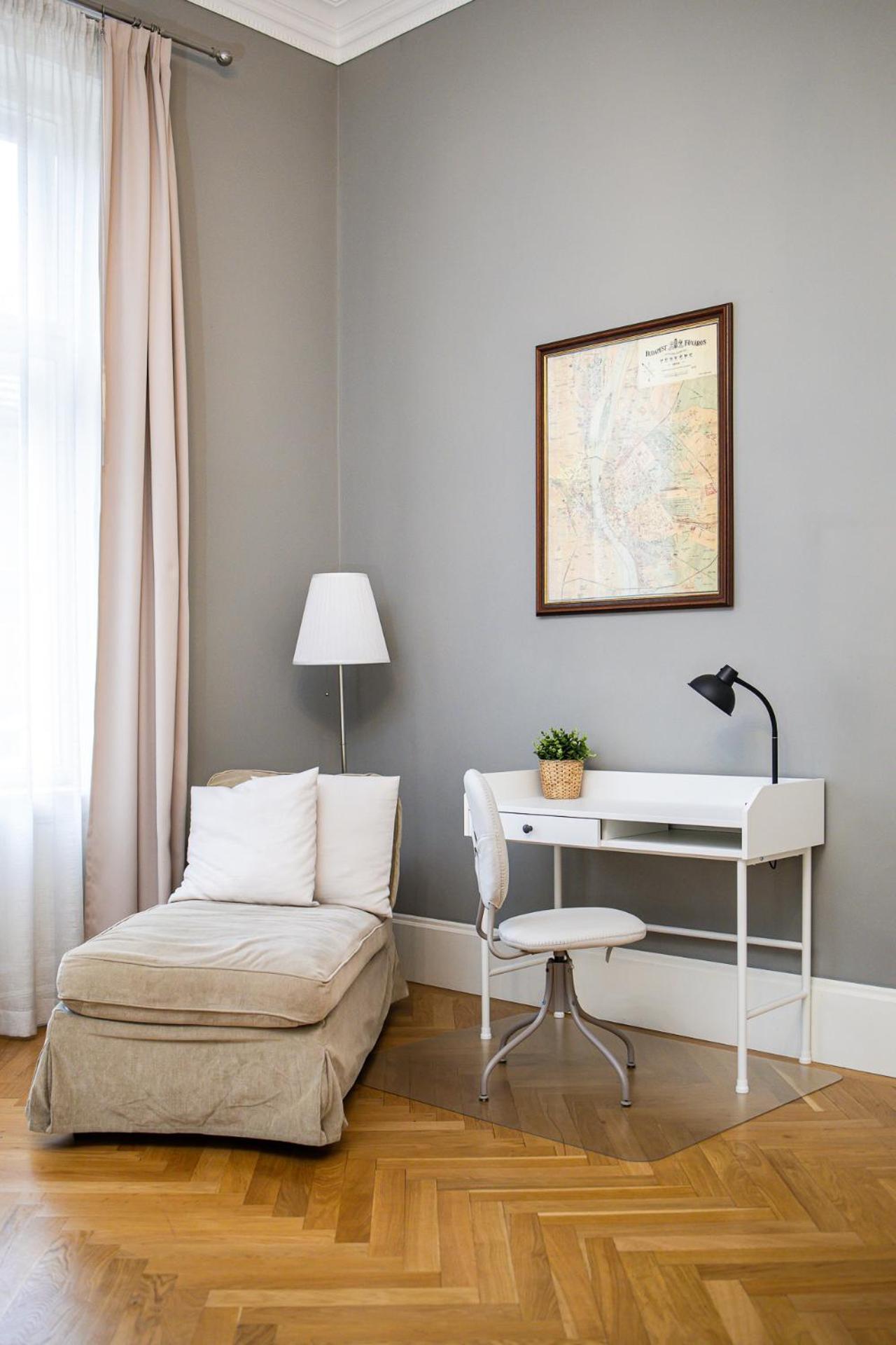 Spacious Victorian By Grand Boulevard Budapest