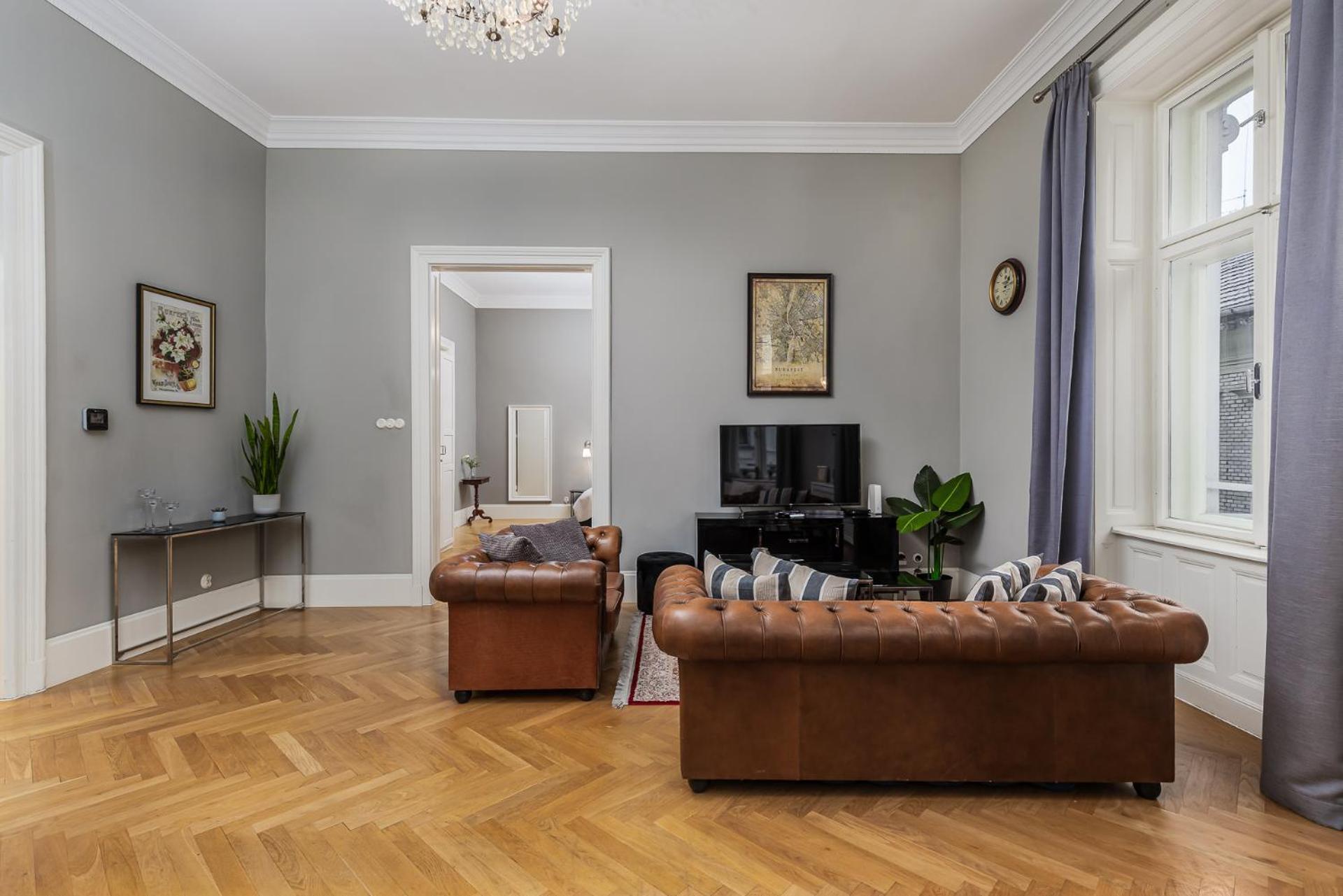 Spacious Victorian By Grand Boulevard Budapest