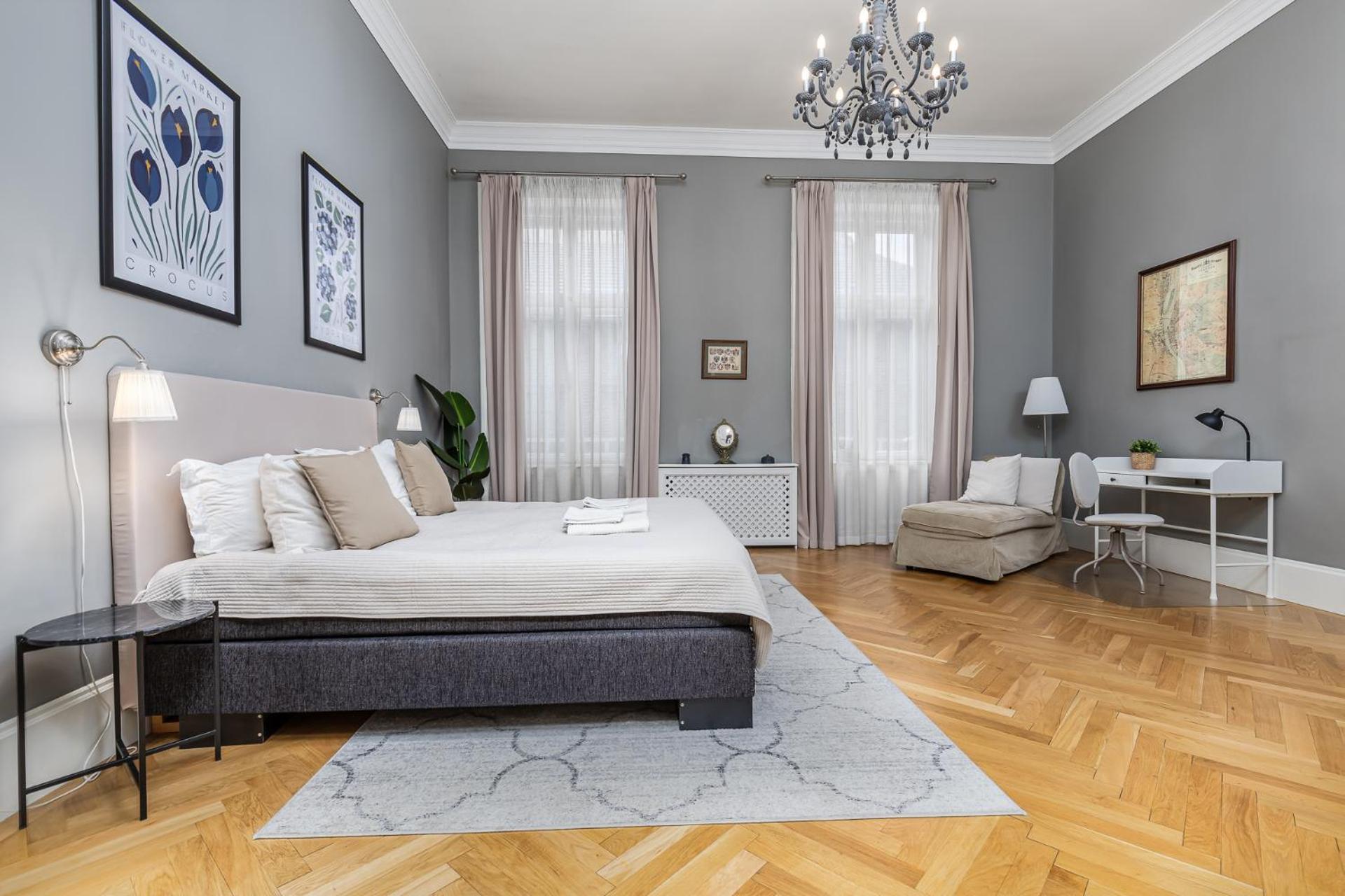 Spacious Victorian By Grand Boulevard * Budapest