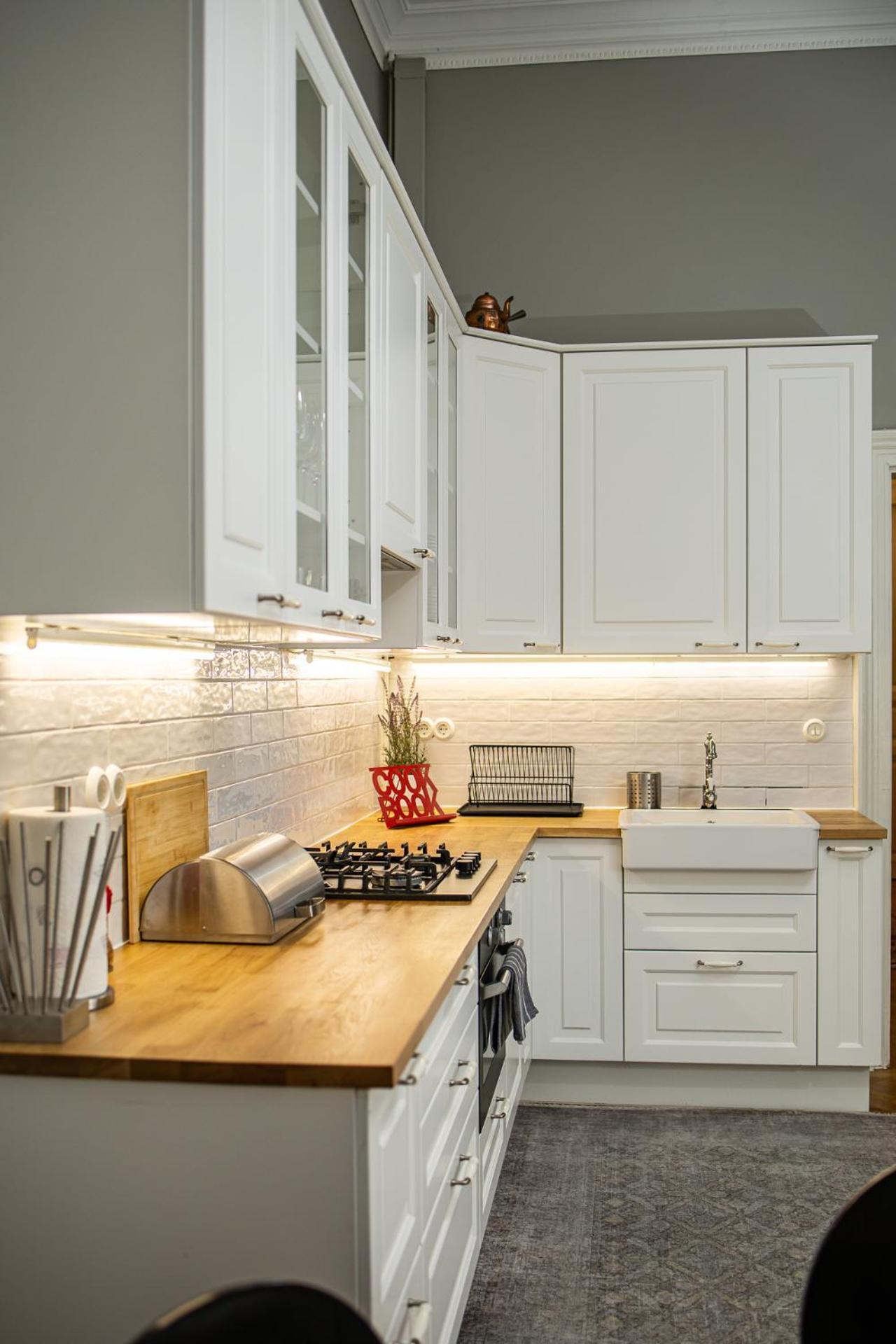 Spacious Victorian By Grand Boulevard * Budapest