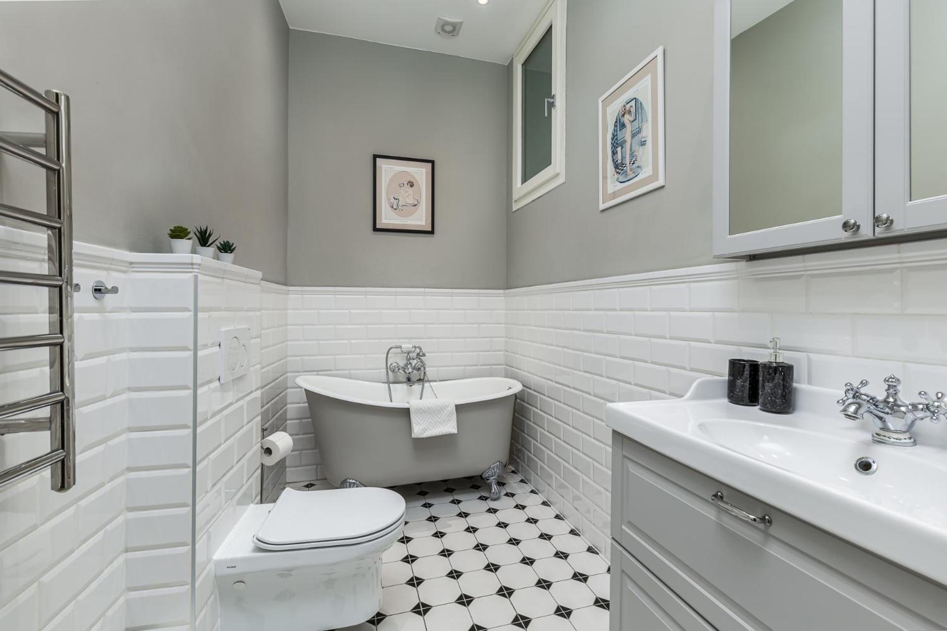 Spacious Victorian By Grand Boulevard Budapest