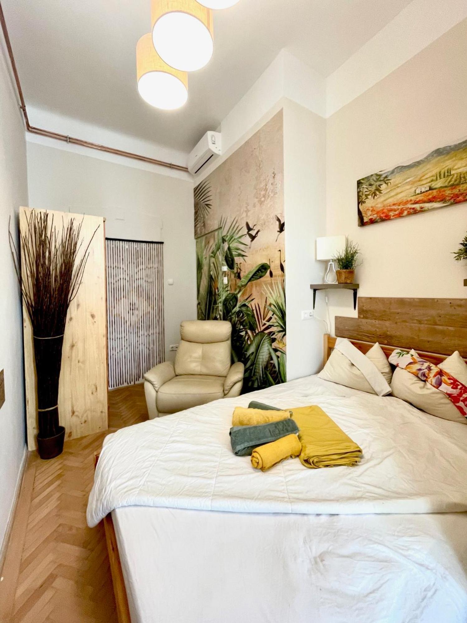 Acacia Hostel *