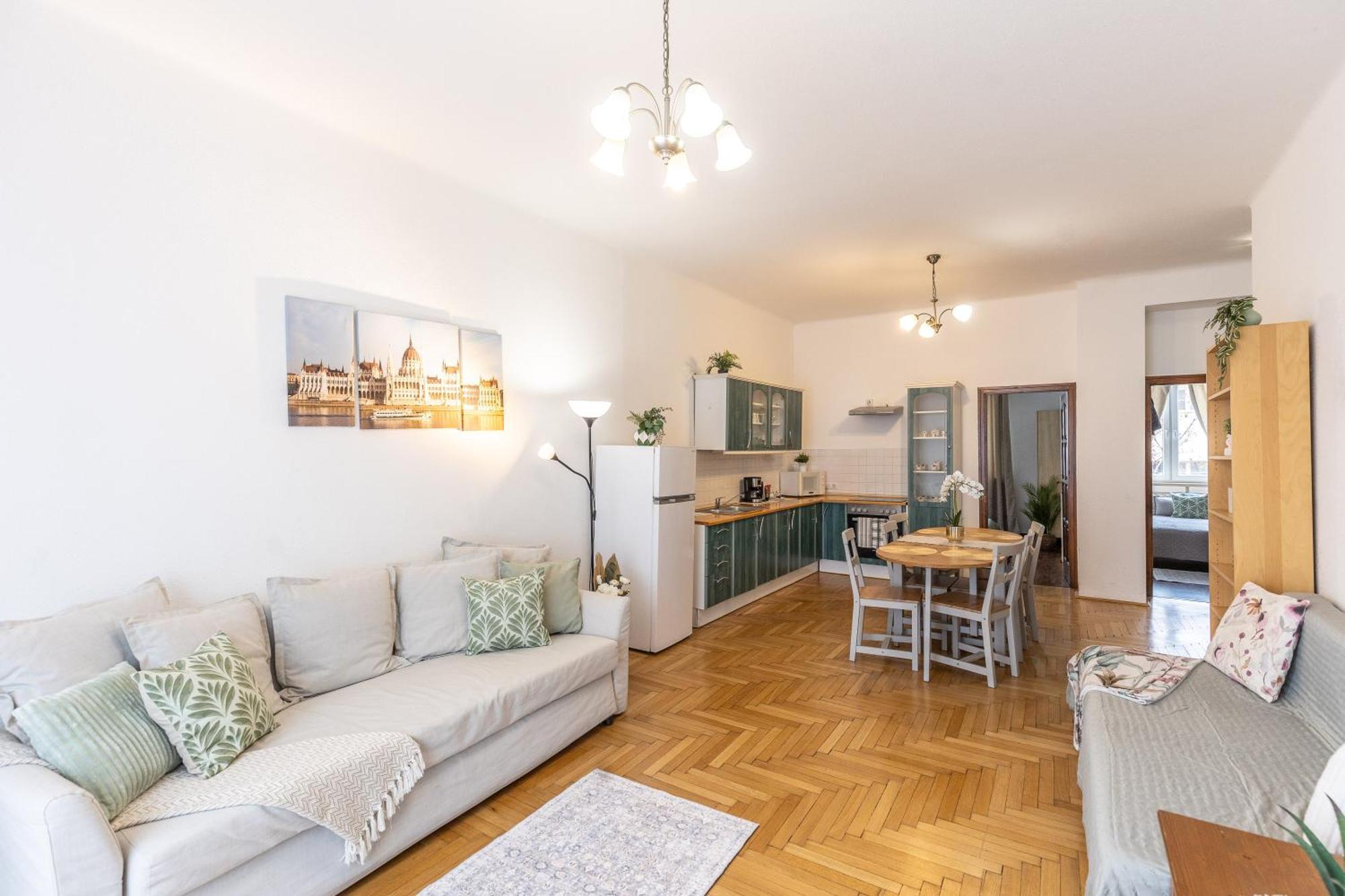 Riverside Balcony With View To Danube Appartement Budapest