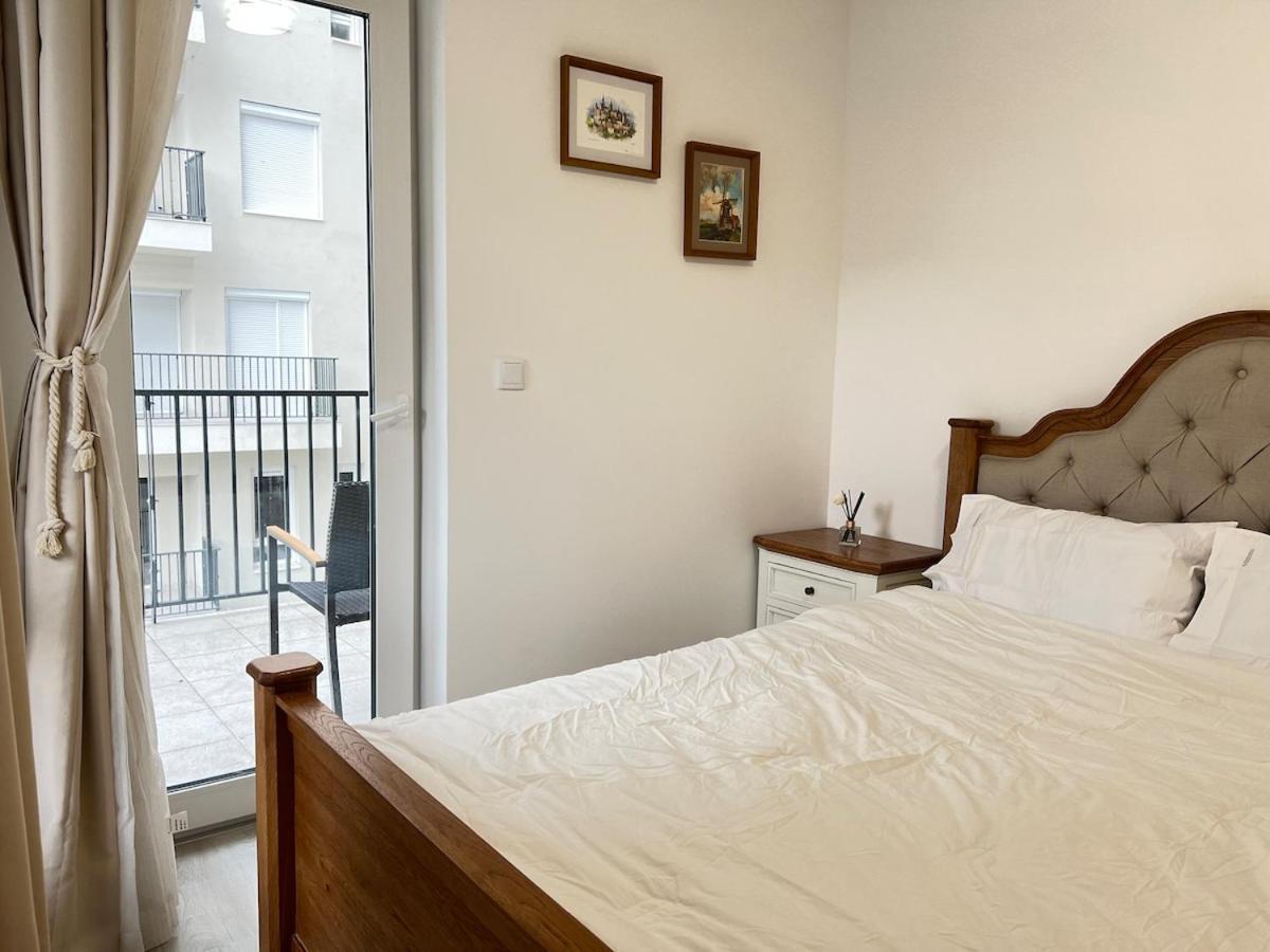 Danube 3 Beds With Big Balcony Parking 10euro A Day Apartmán