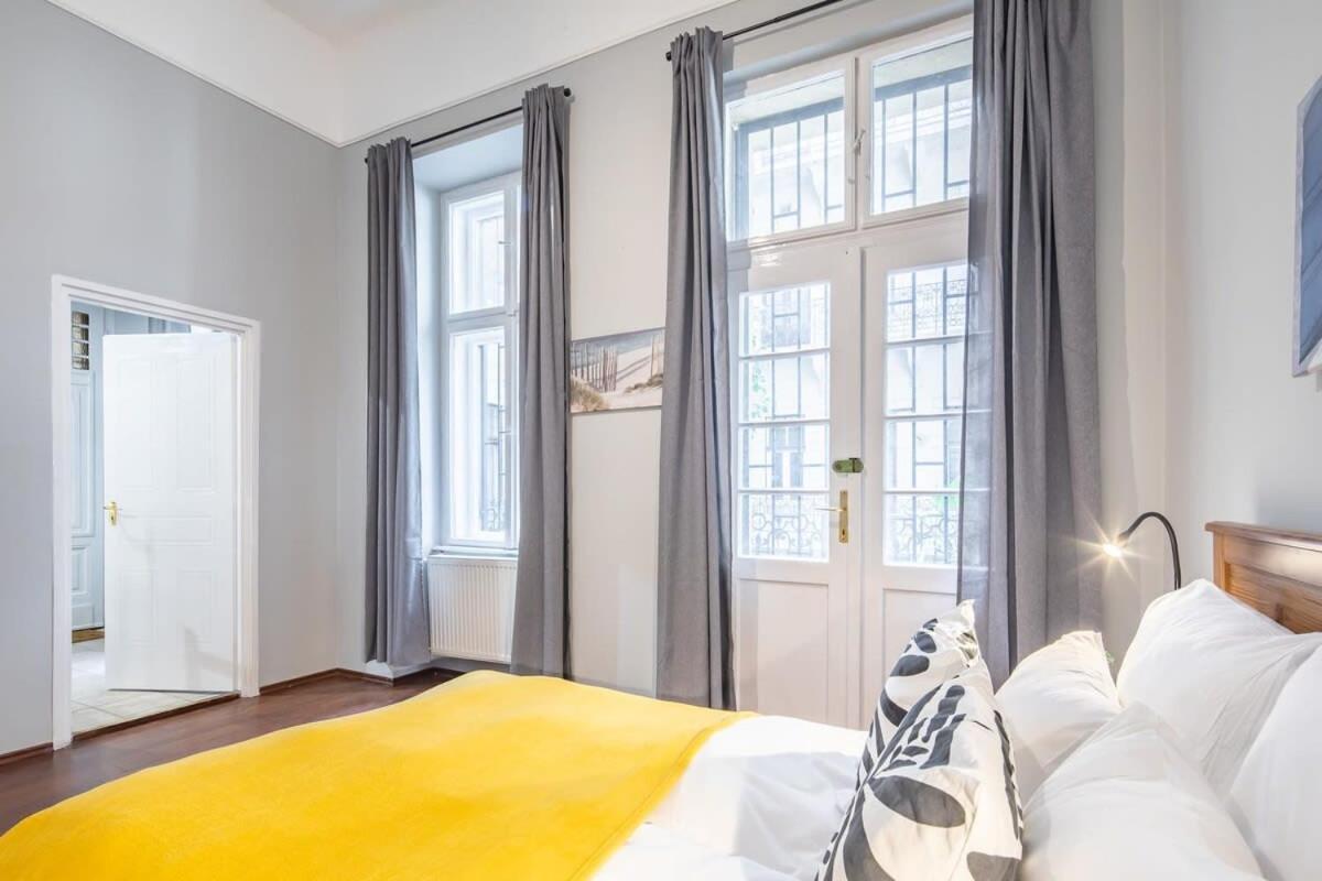 Sleek Warm Design Retreat Apartament *