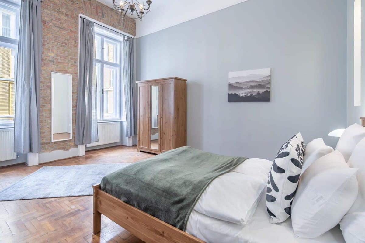 Sleek Warm Design Retreat Appartamento Budapest