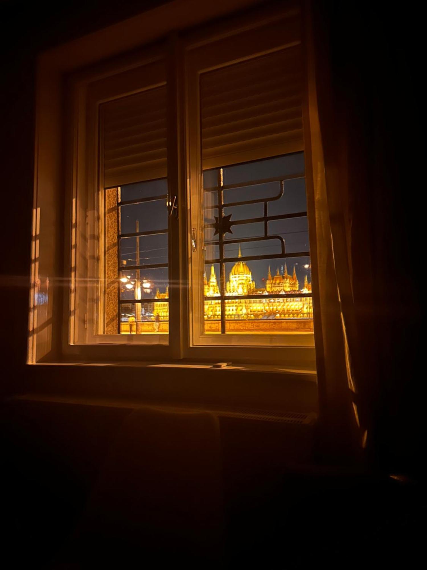 Klarahome Danube With Parliament View * Budapest