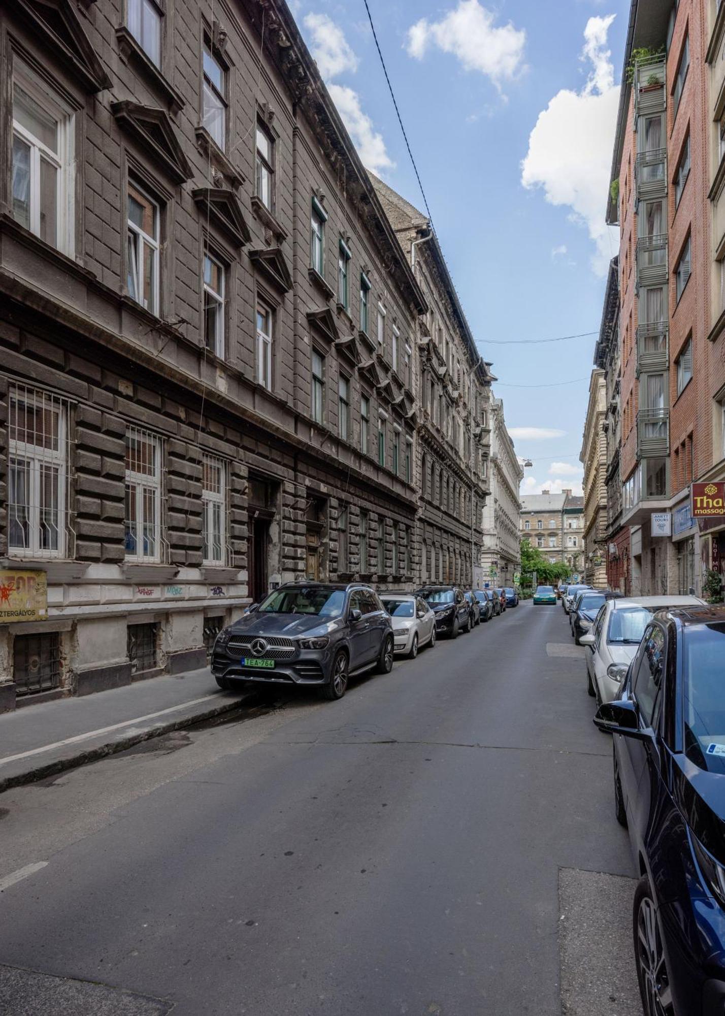 Chic Urban Retreat- Near Opera & Basilica Apartamento