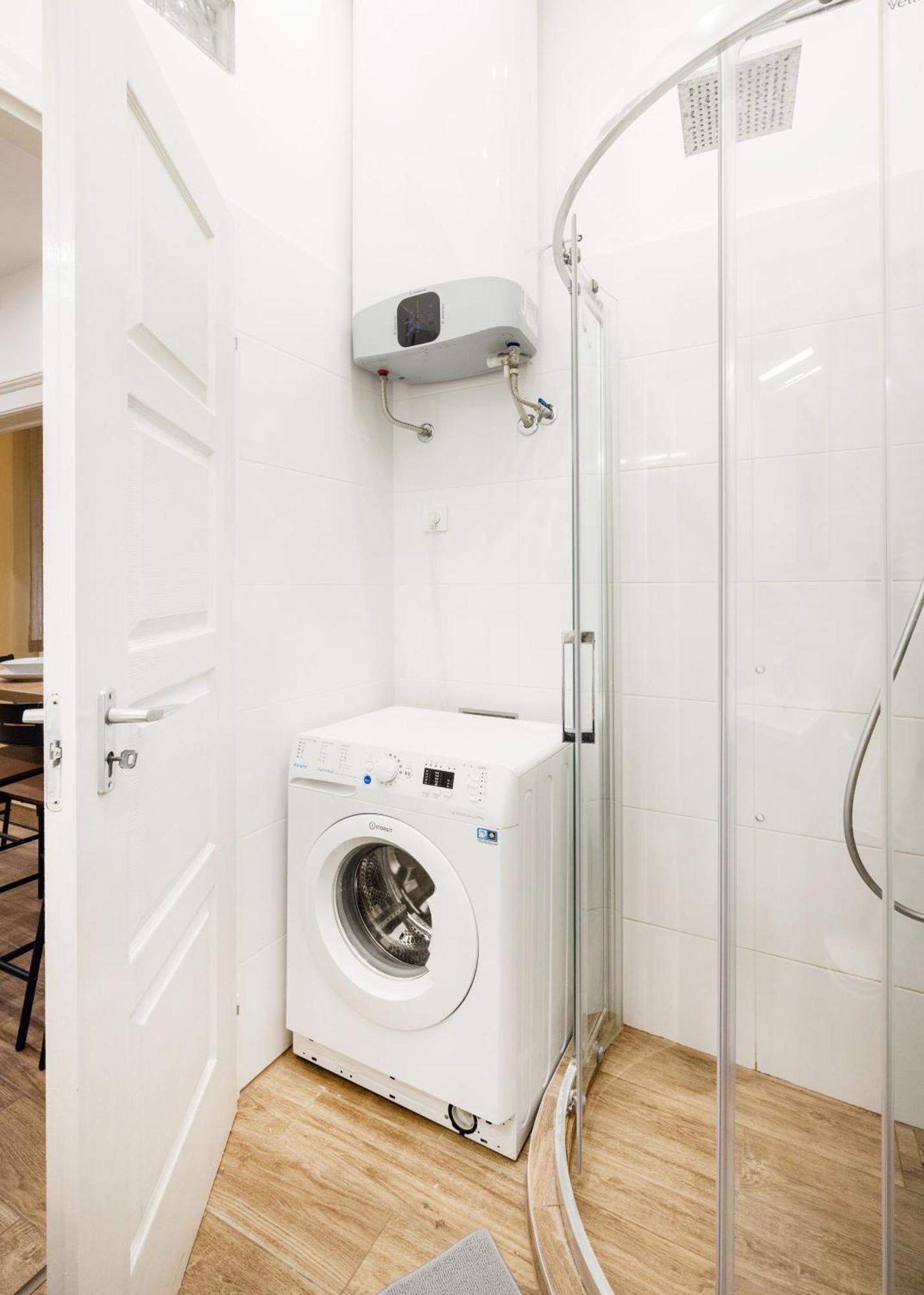 Perfectly Compact - Two Bedrooms With Ac & Parking Appartamento