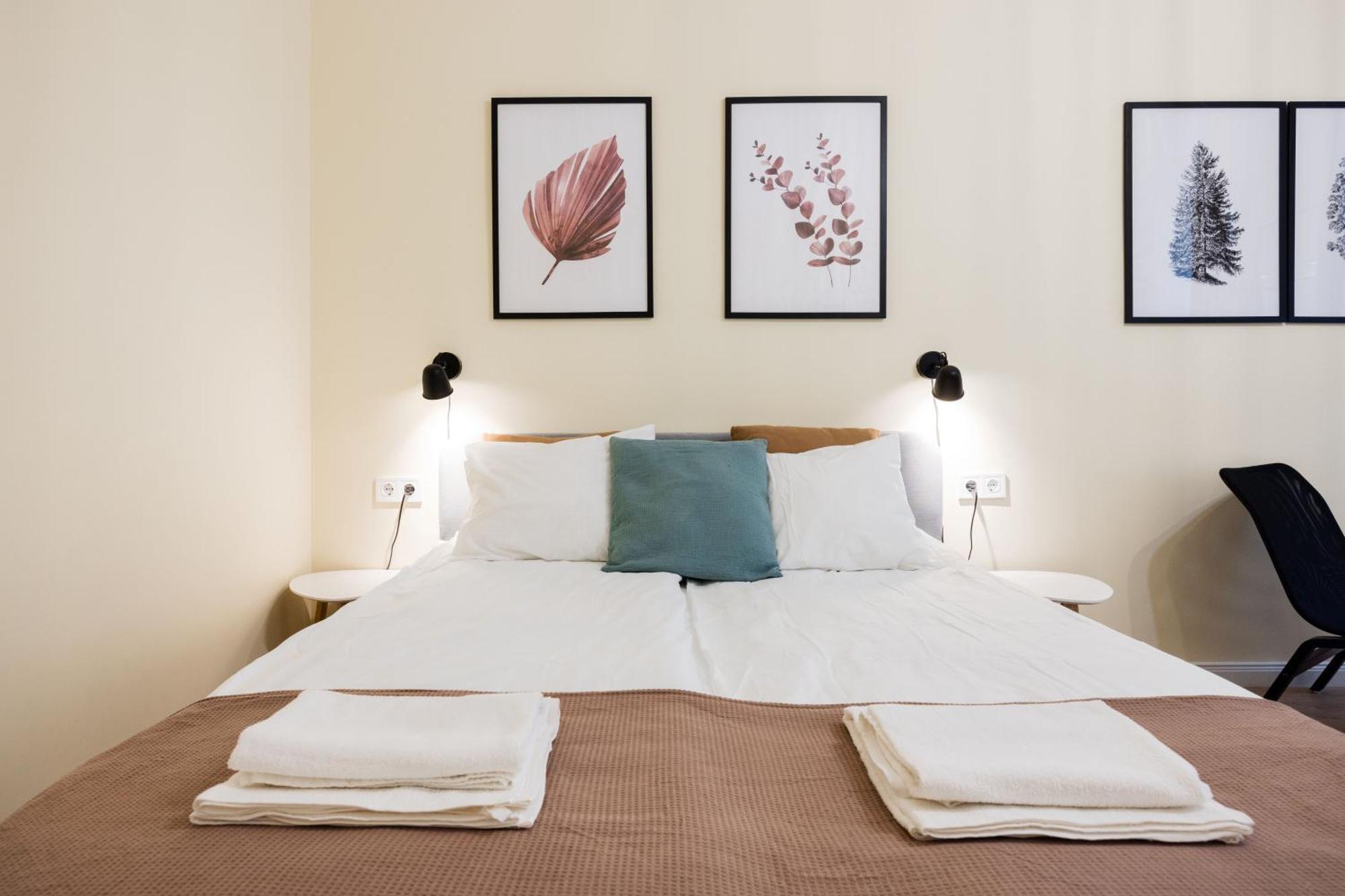 Perfectly Compact - Two Bedrooms With Ac & Parking *