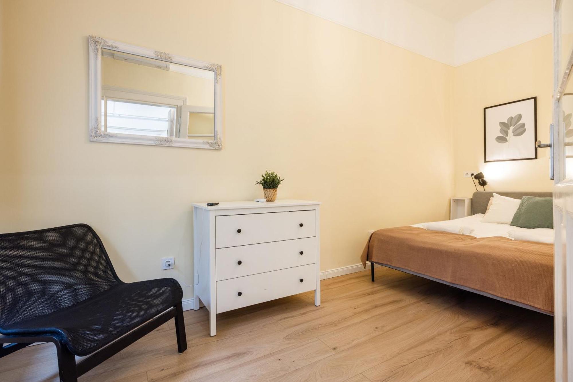Perfectly Compact - Two Bedrooms With Ac & Parking Appartamento