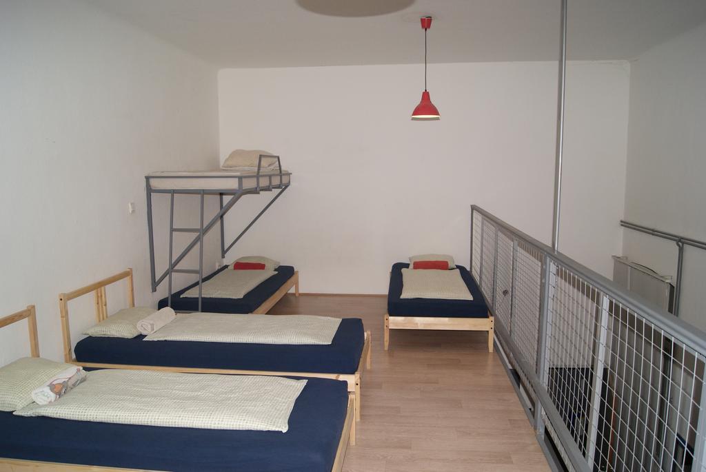 Happy Hostel