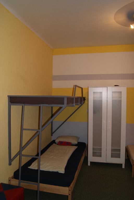 Happy Hostel *