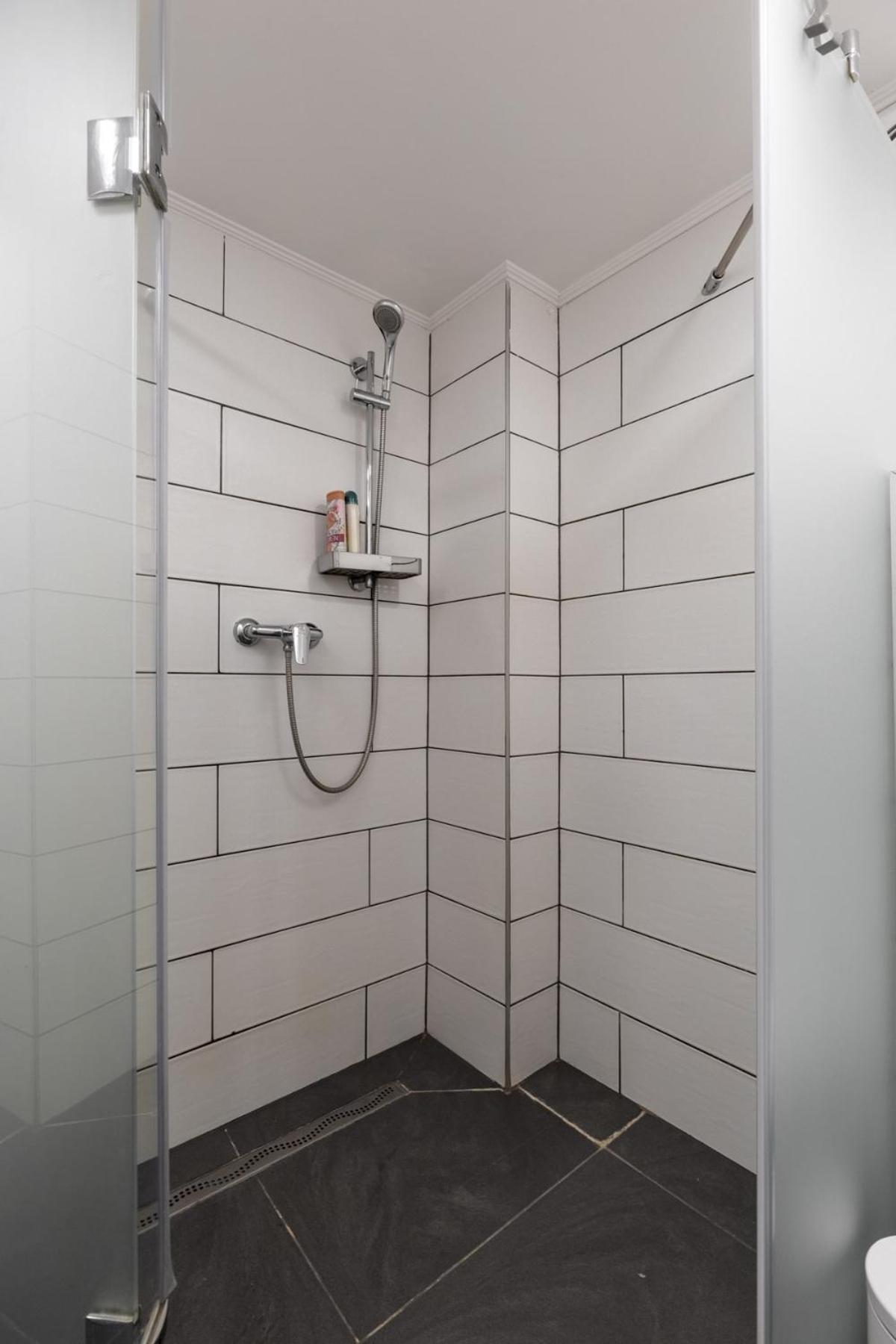 Designer Studio Apt 2 *