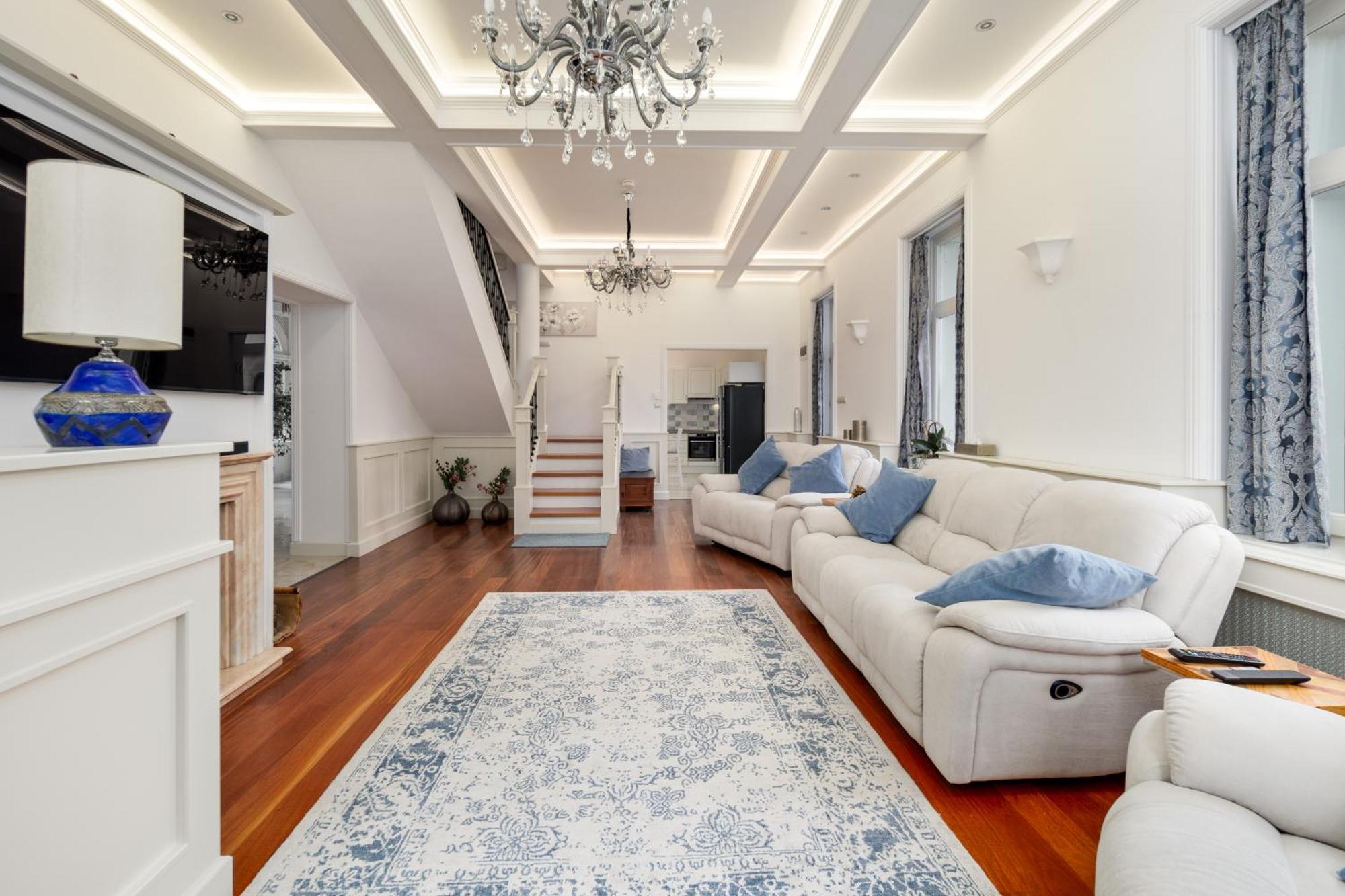 Uhu 750 M2 - Villa