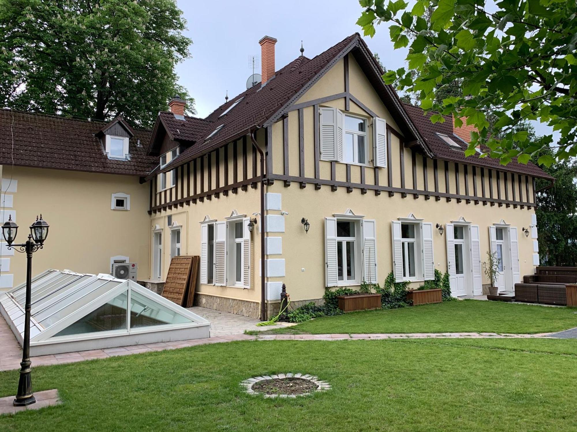 Uhu 750 M2 - Villa