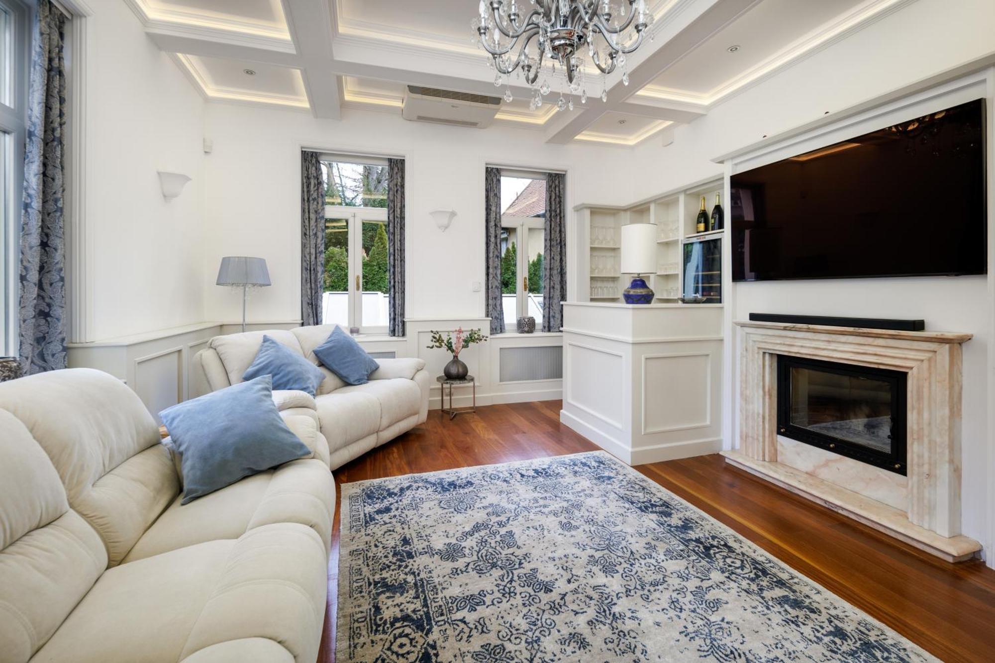 Uhu 750 M2 - Villa Budapest