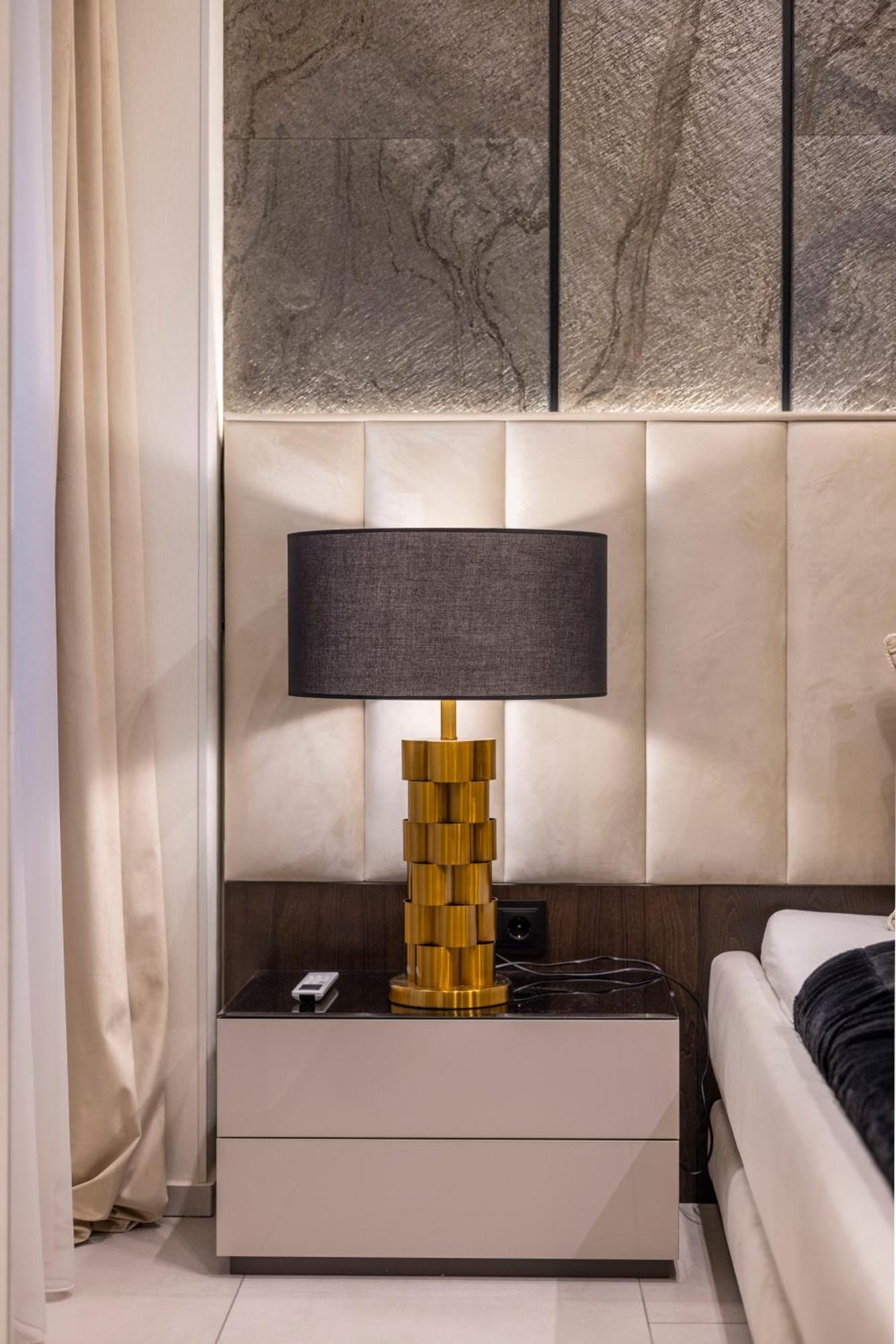 Luxurious High-end Grand In The Center Of