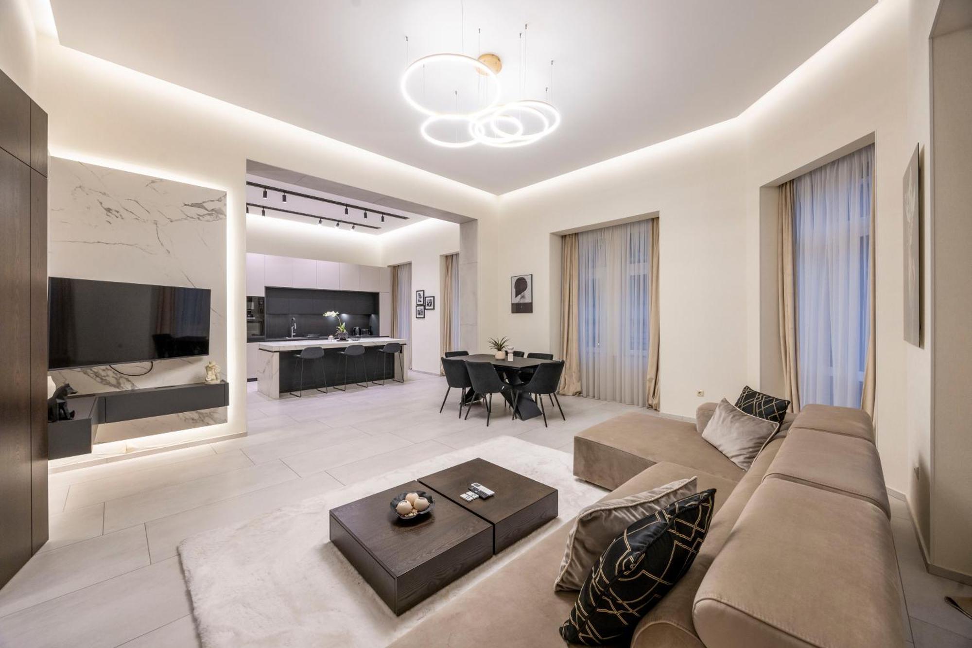 Luxurious High-end Grand In The Center Of Appartamento