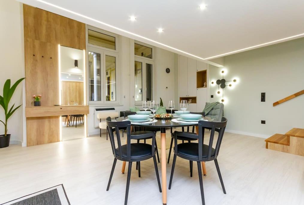 2 Bedroom W Ac Extravagant Gallery Loft By Newave Budapest