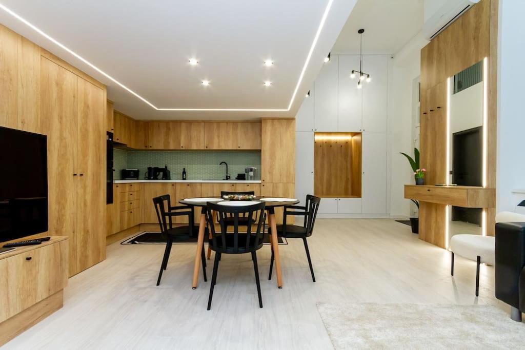 2 Bedroom W Ac Extravagant Gallery Loft By Newave *
