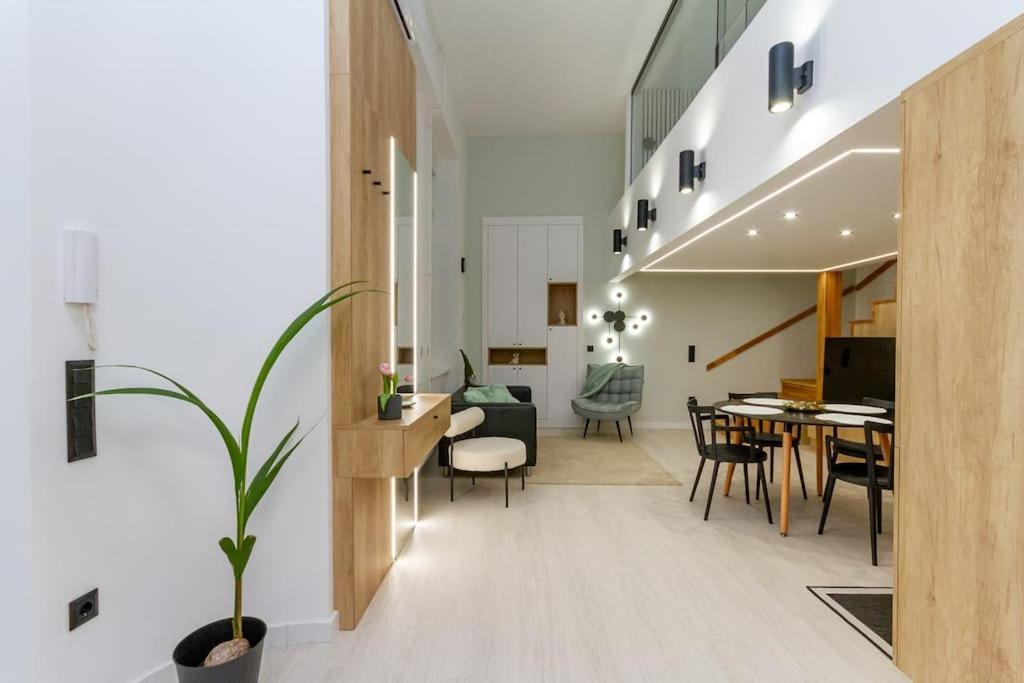2 Bedroom W Ac Extravagant Gallery Loft By Newave