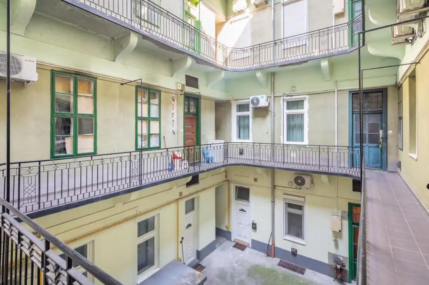 Izabella Harmony * Budapešť