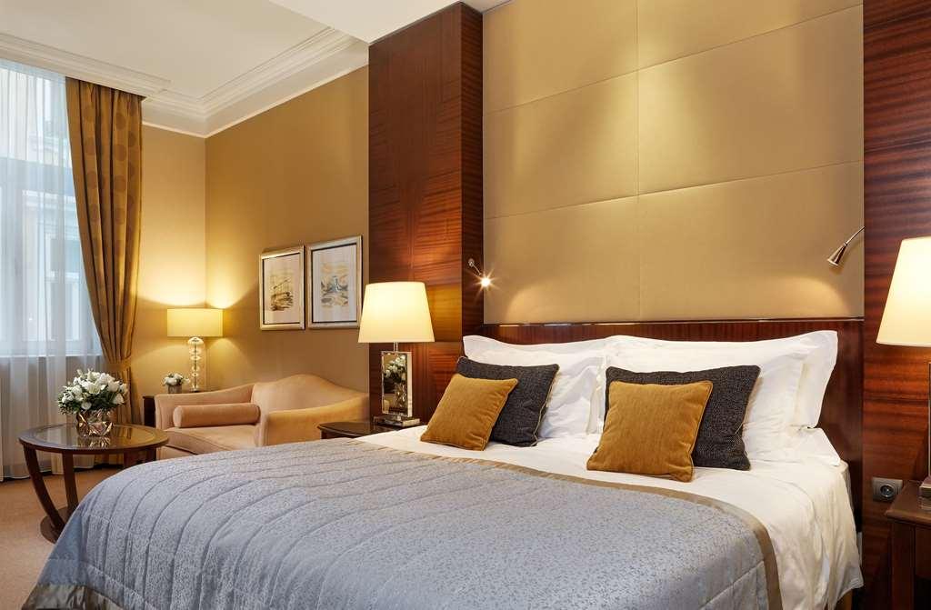Corinthia Hotell