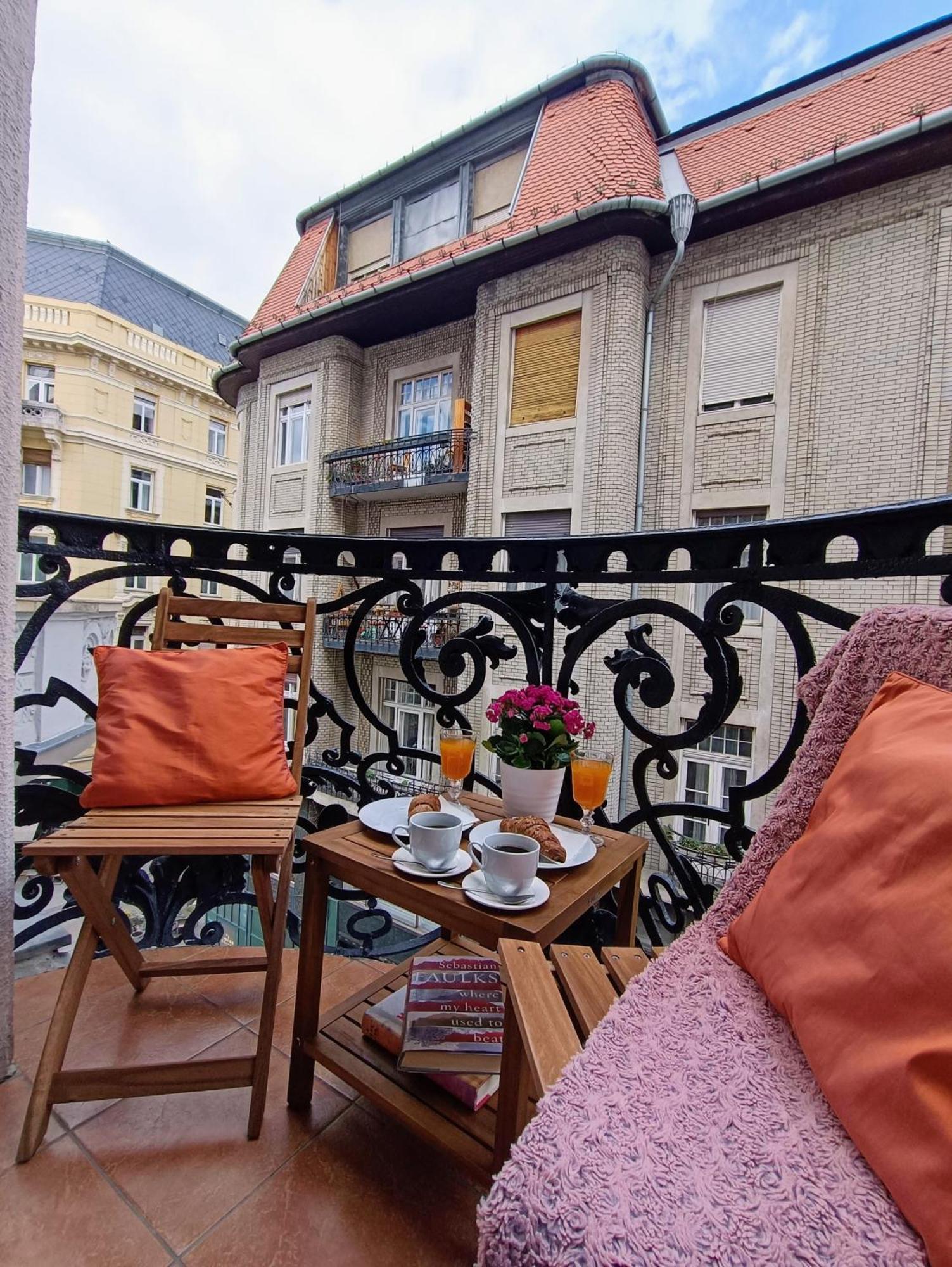 Super Chic With A Private Balcony Apartment