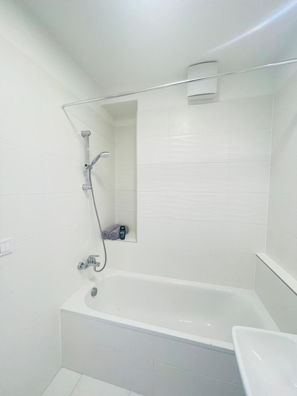 Westside Garden Modren With Free Parking Apartment