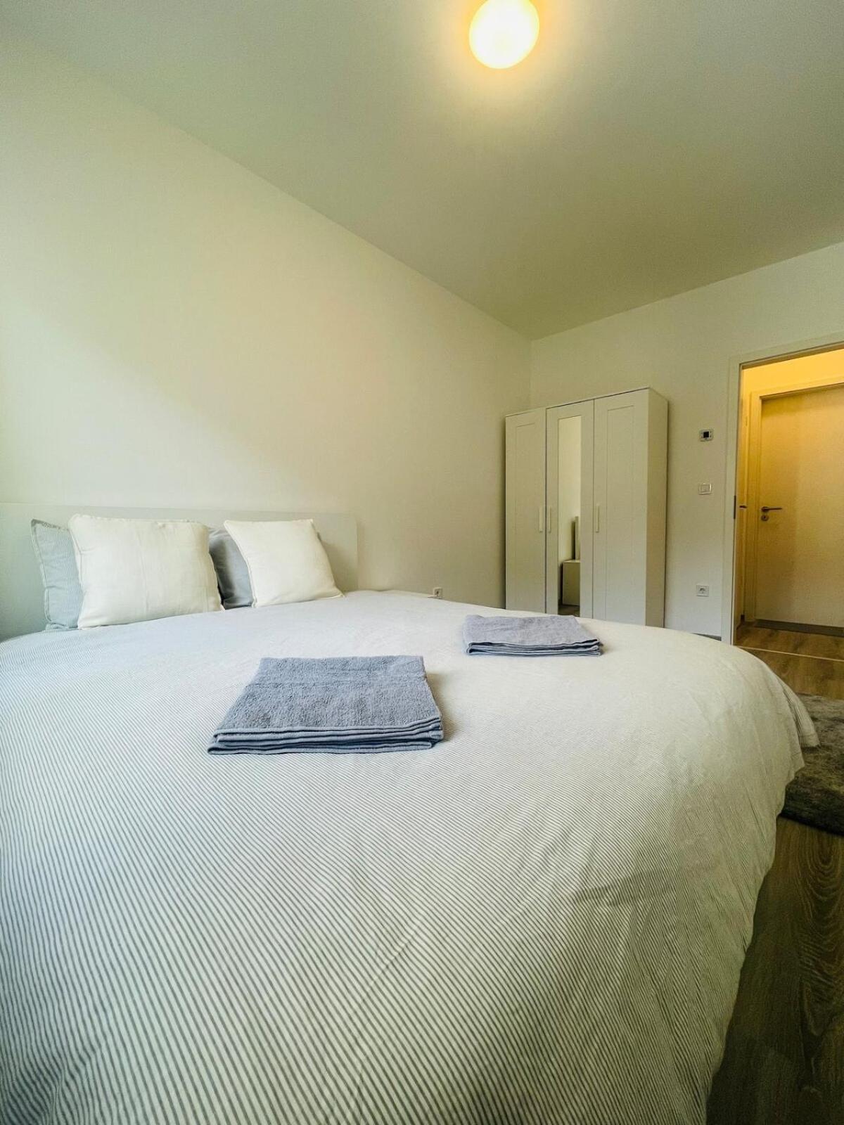 Westside Garden Modren With Free Parking Apartment *