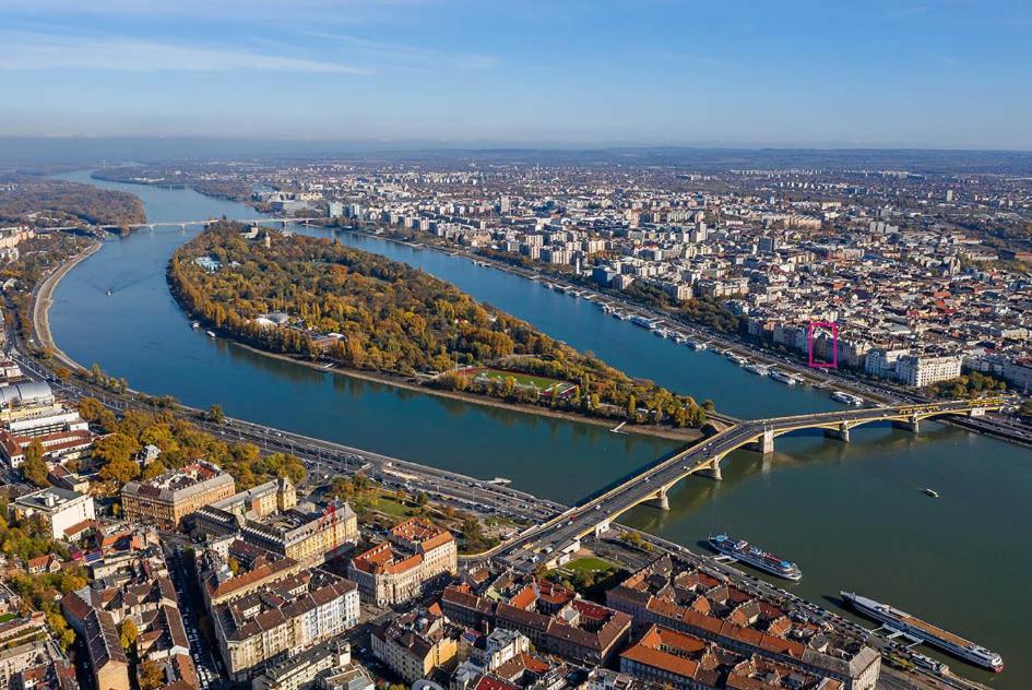 U6 Center By The Danube *
