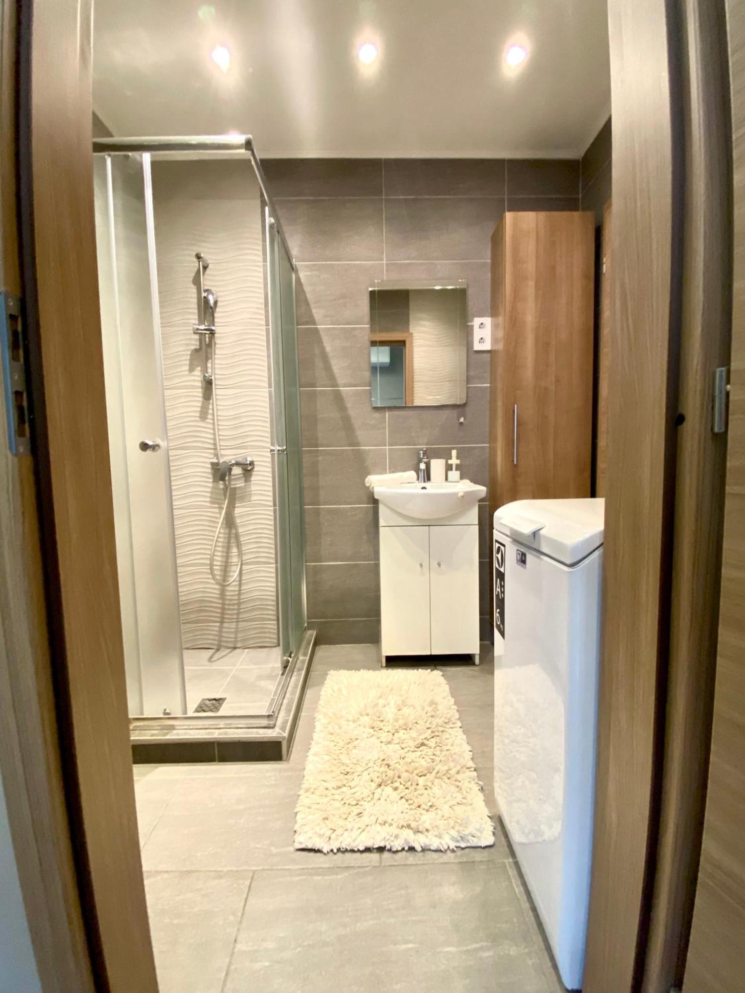Free Parking, Airconditioning, 2 Bdr, Super Location Appartamento