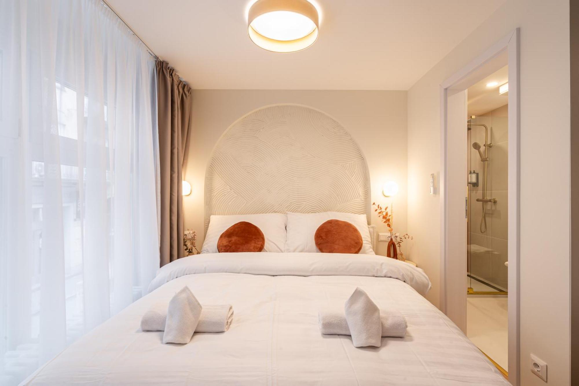 Asboth Boutique Suites, Location By Bqa Apartmán