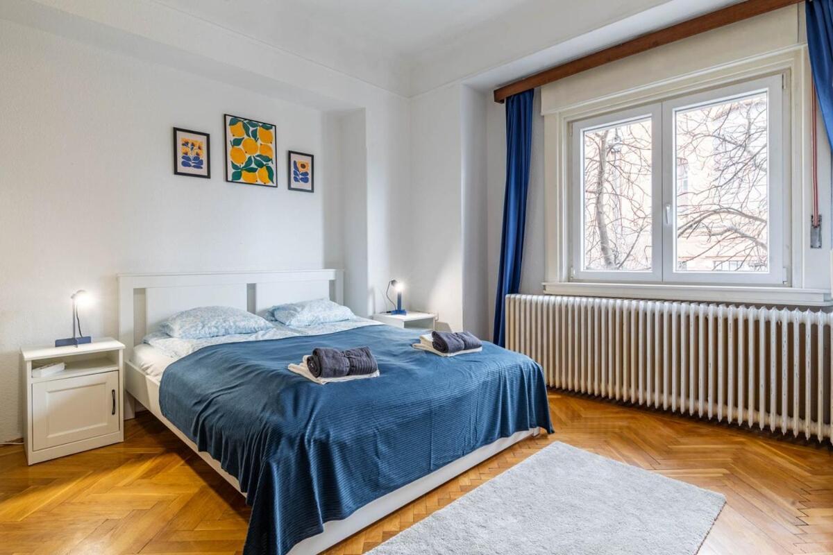Apartment Parliament Peak Retreat