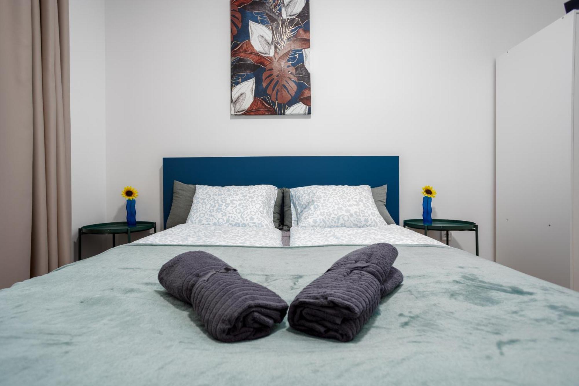 Waterfront Azure Loft With Free Parking Appartamento