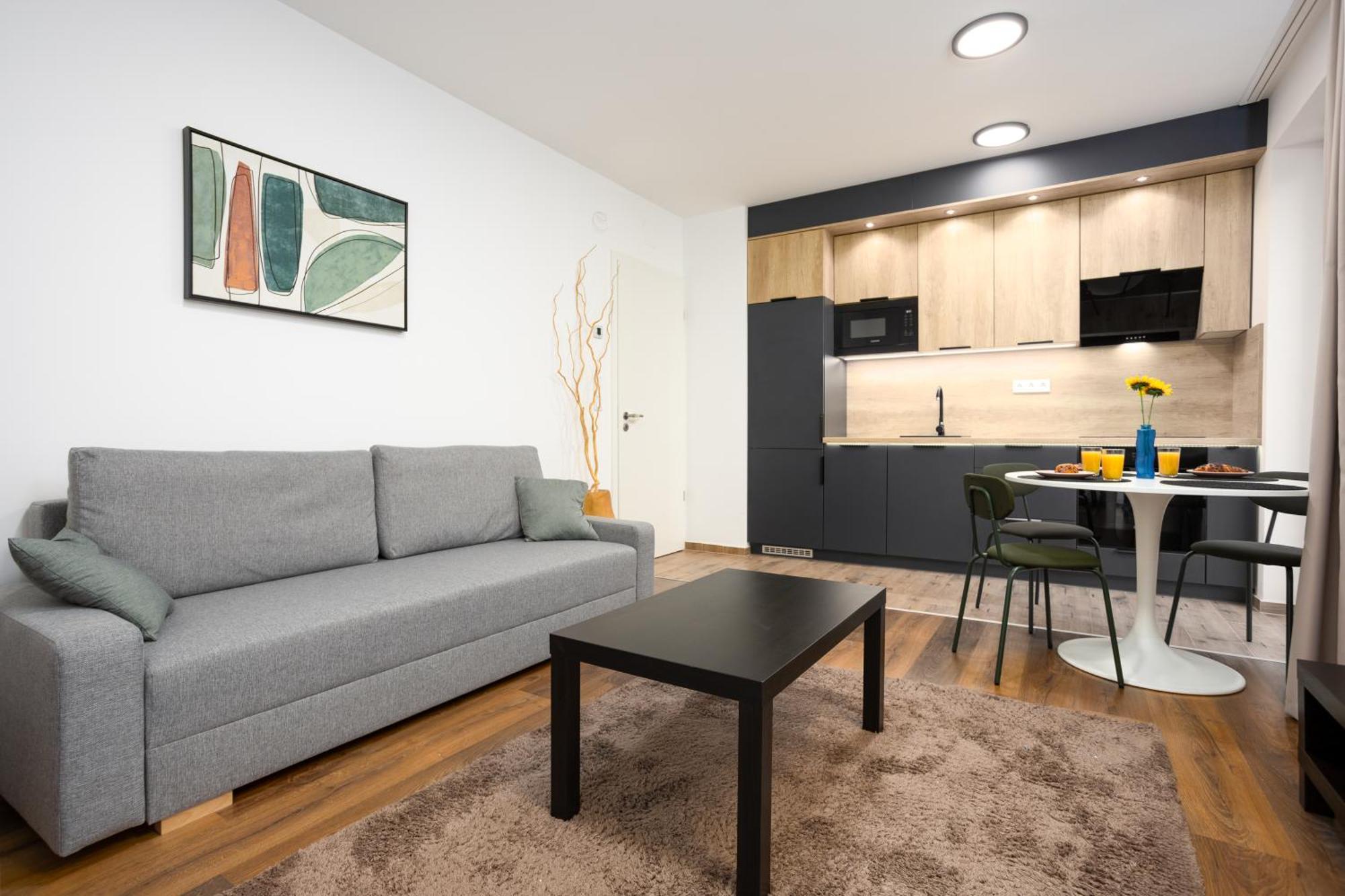 Waterfront Azure Loft With Free Parking Appartamento