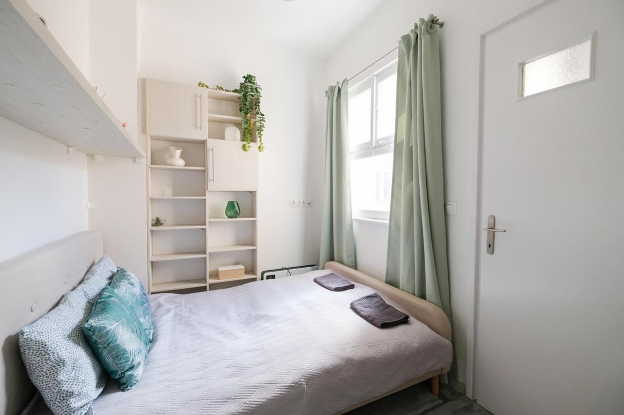 Apartment Bem By Small *