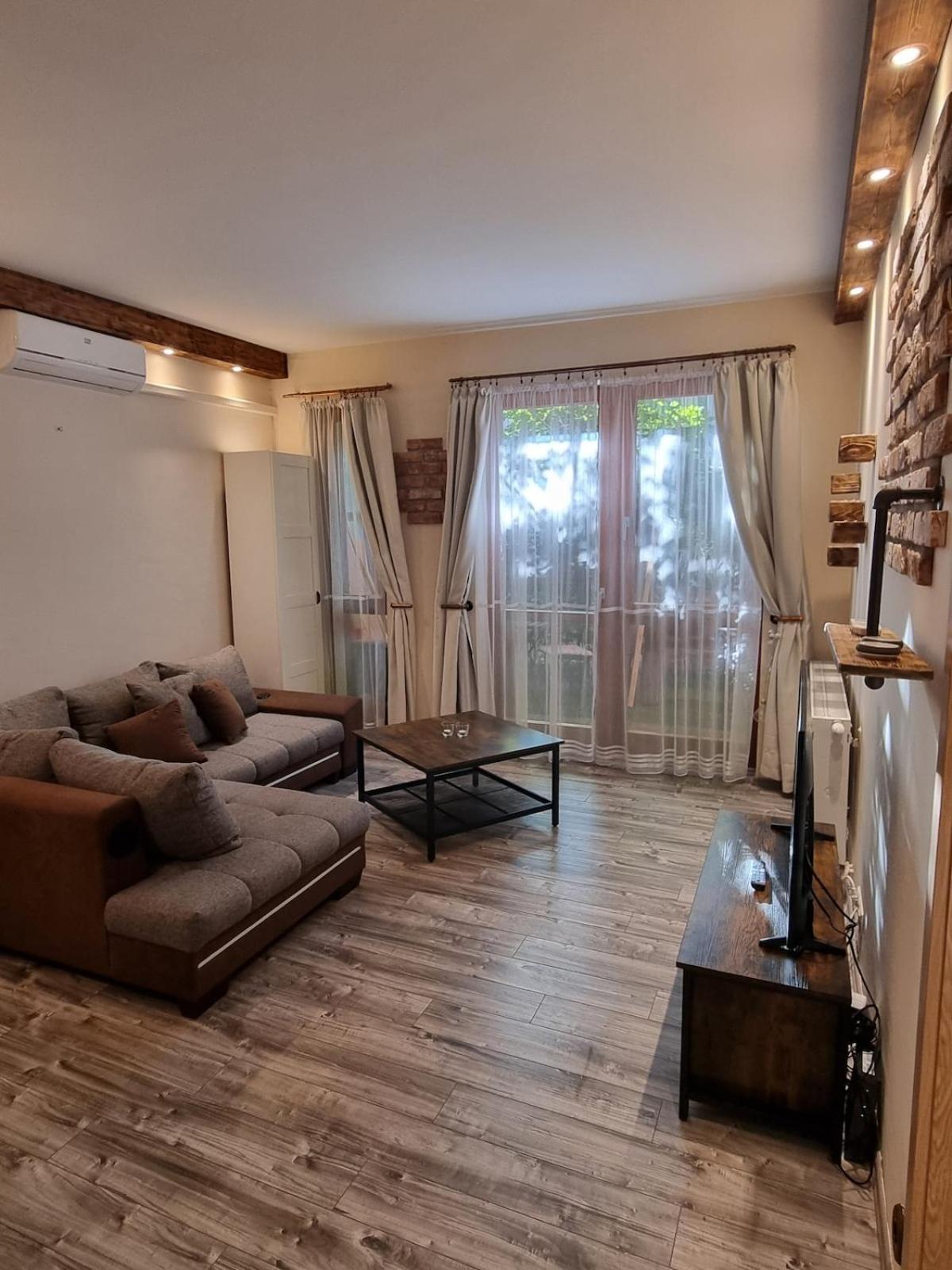 Center House Full With Garden * Budapest