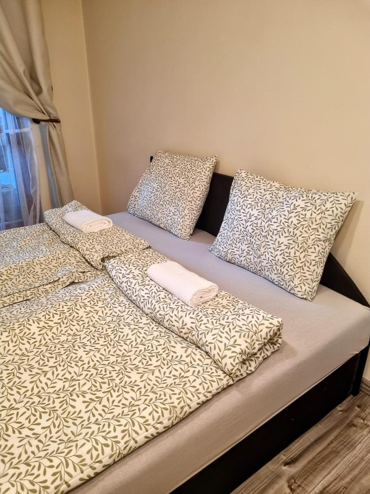 Center House Full With Garden Apartment *