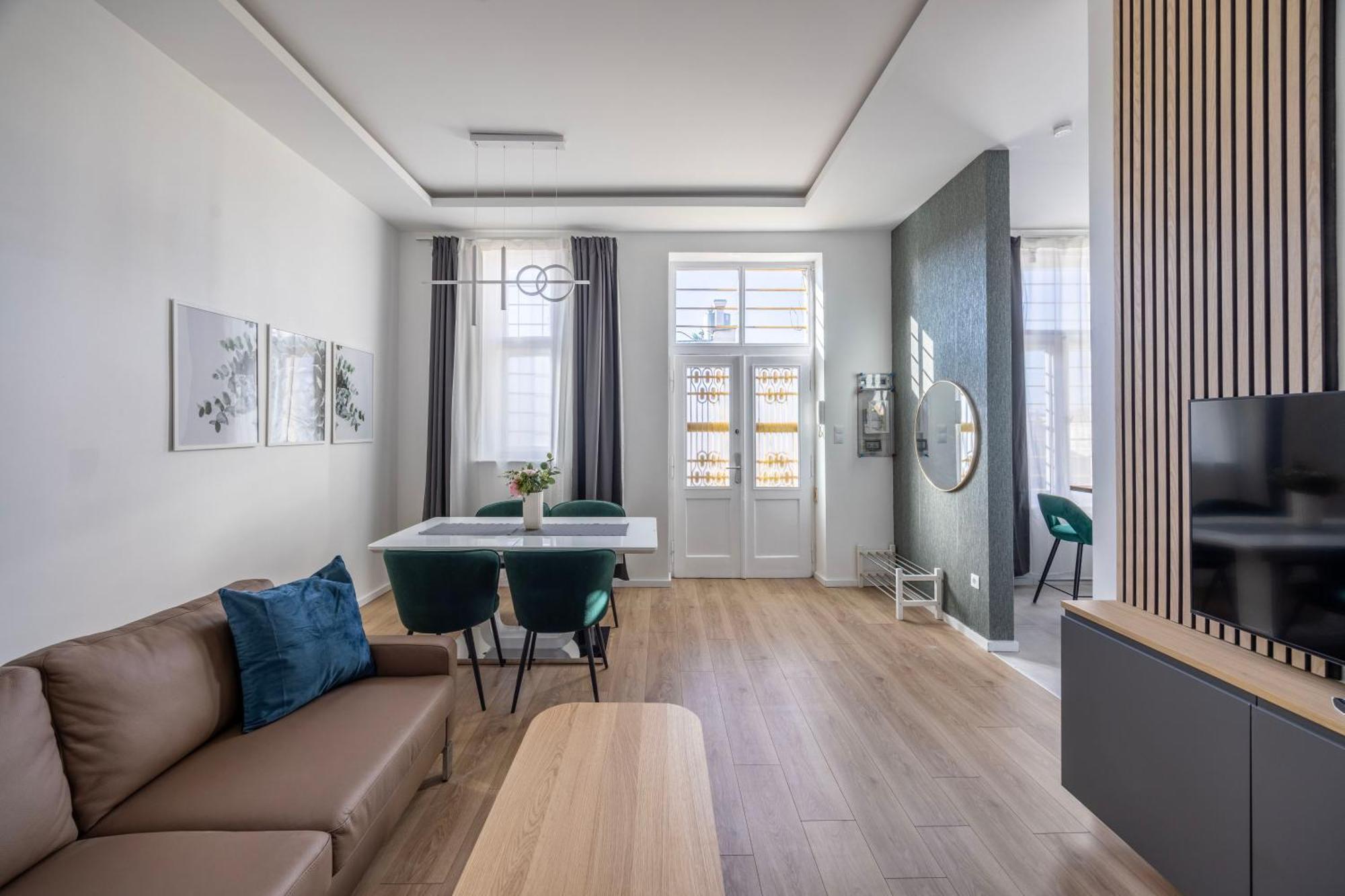 Charm & N8 By Prestige Homes Apartmán *