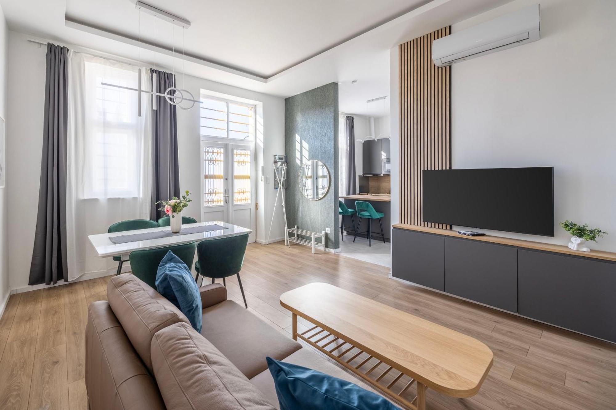 Charm & N8 By Prestige Homes * Budapest