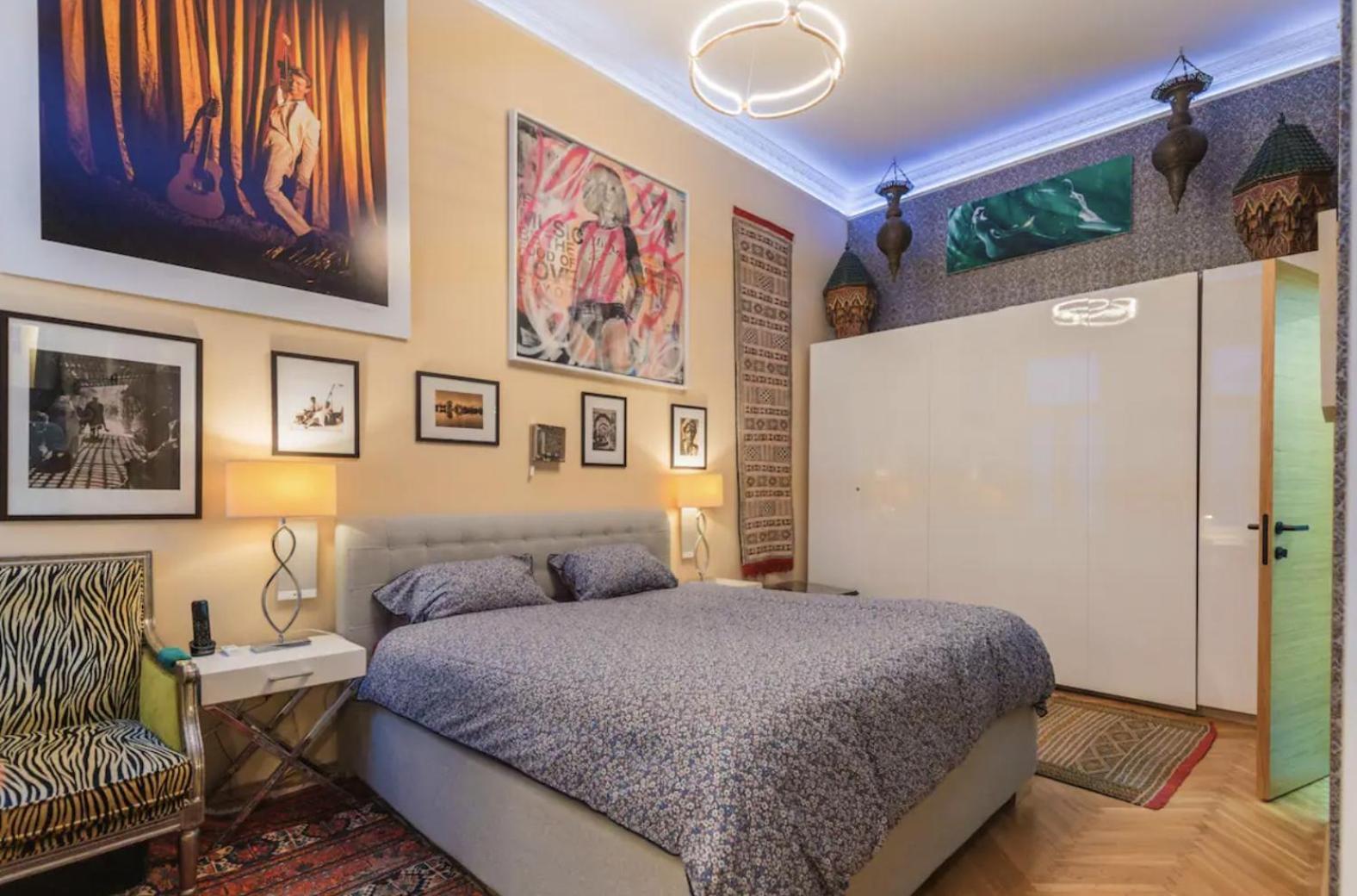 Luxury By Hi5- The Actor's Den * Budapest