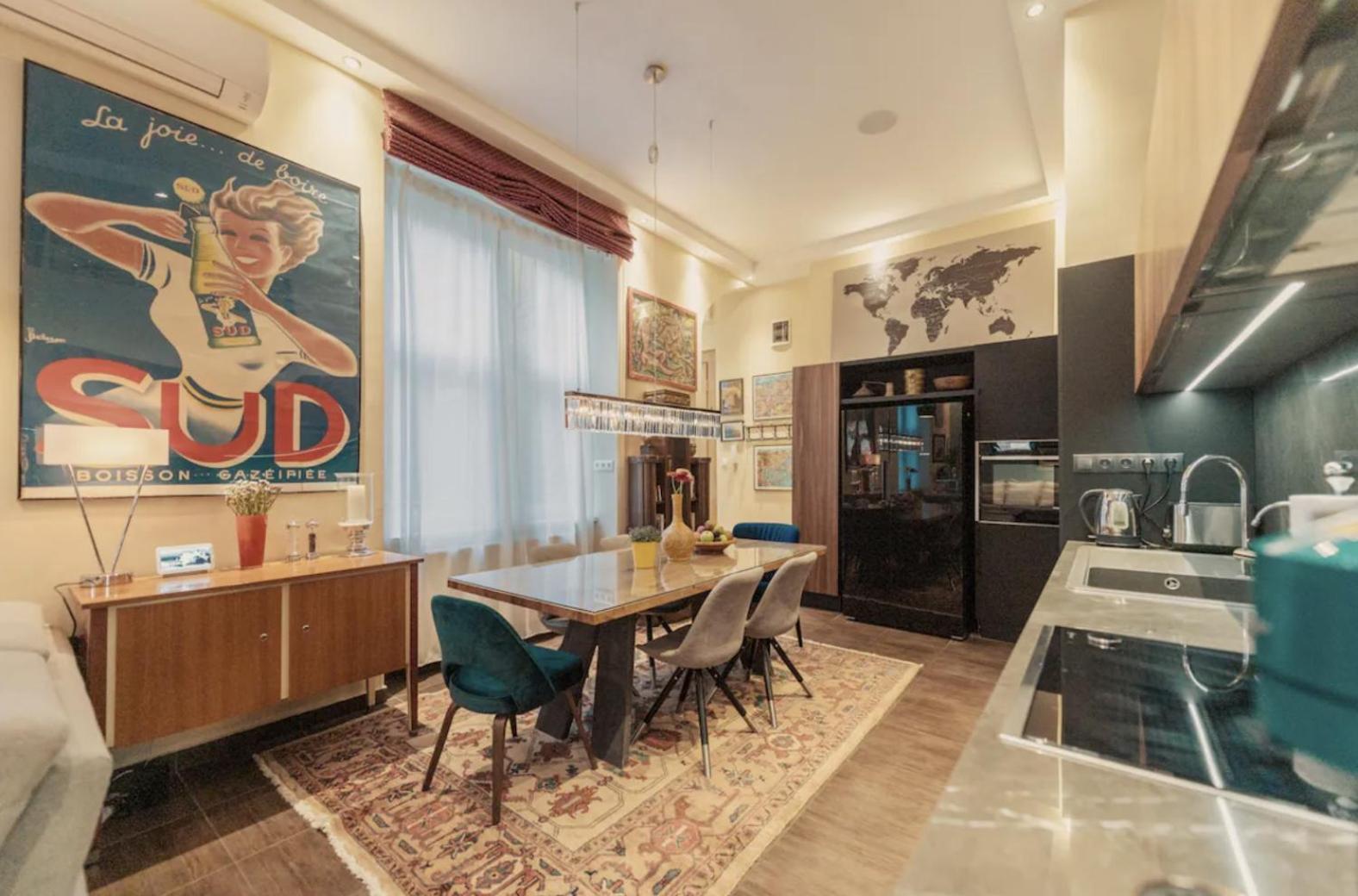 Luxury By Hi5- The Actor's Den Budapest