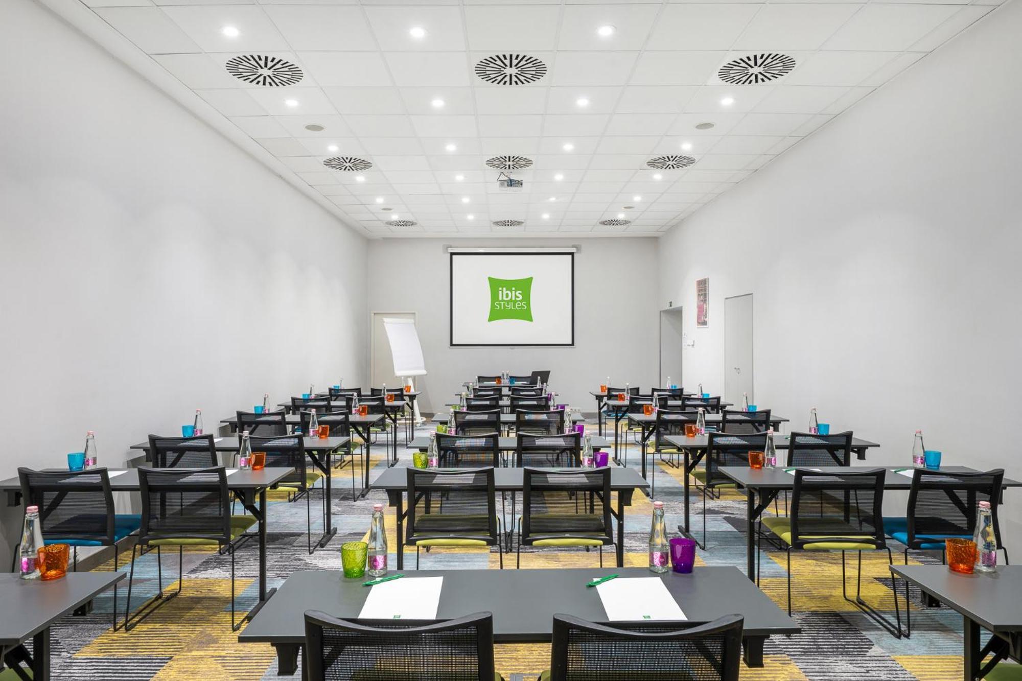 Hotel Ibis Styles Center 3*