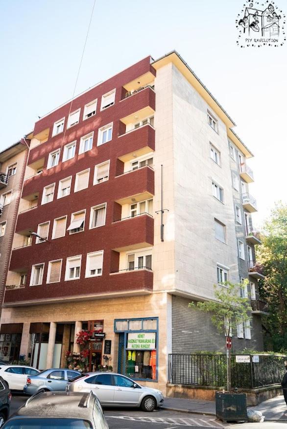 Lonyay Street