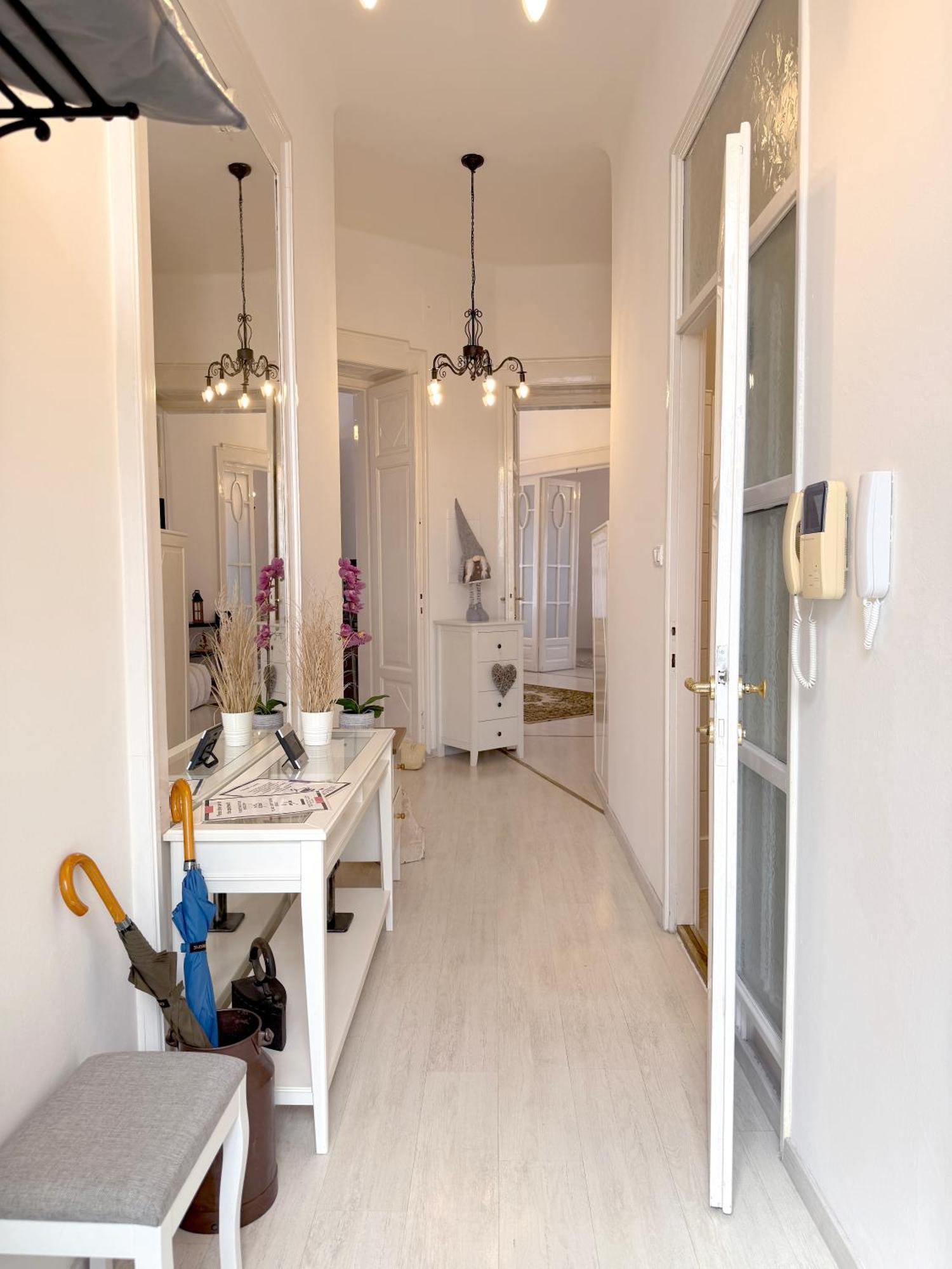 Apartment Elegant 125m2 In Center Of Budapest