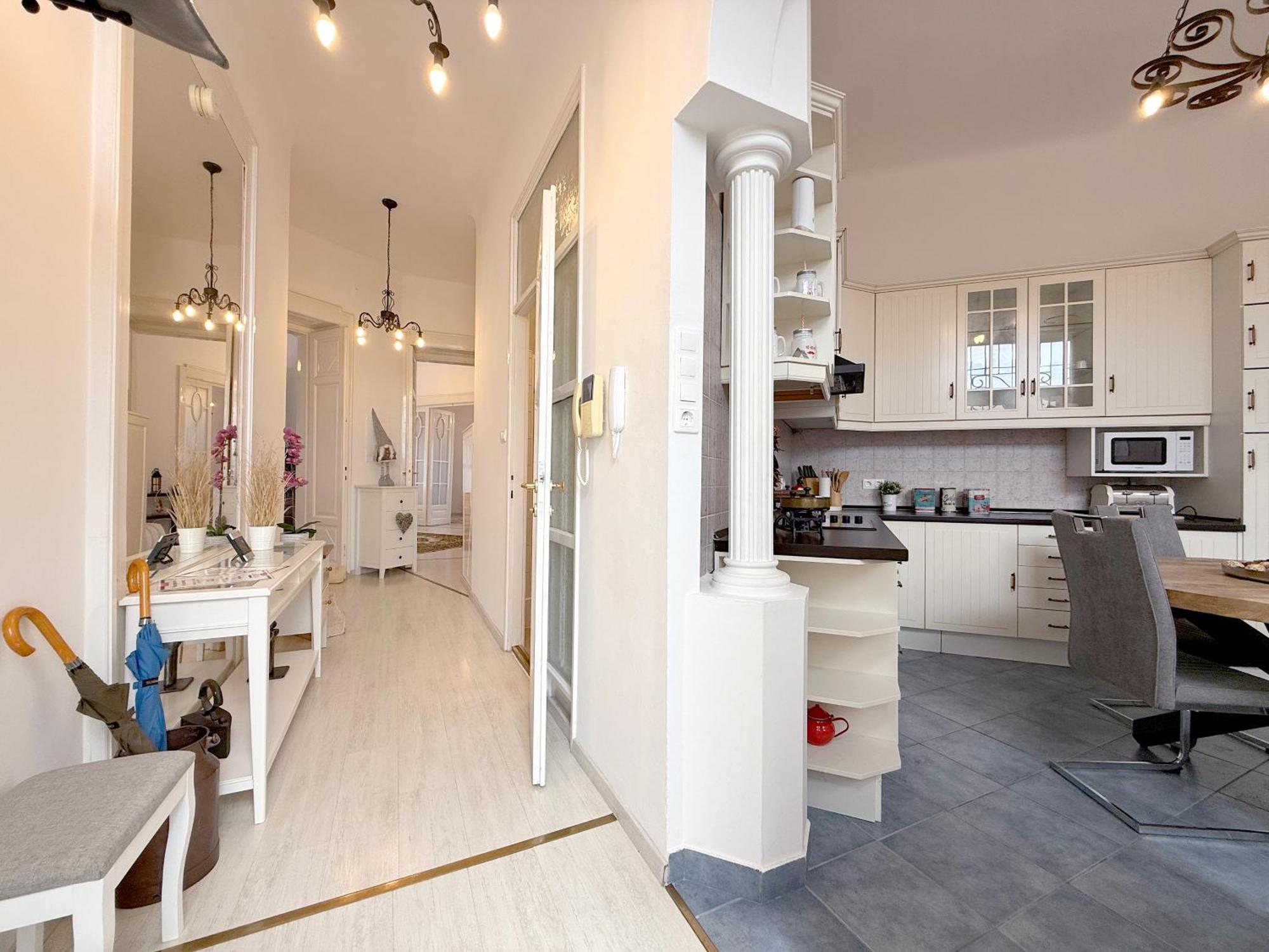 Elegant 125m2 In Center Of Budapest